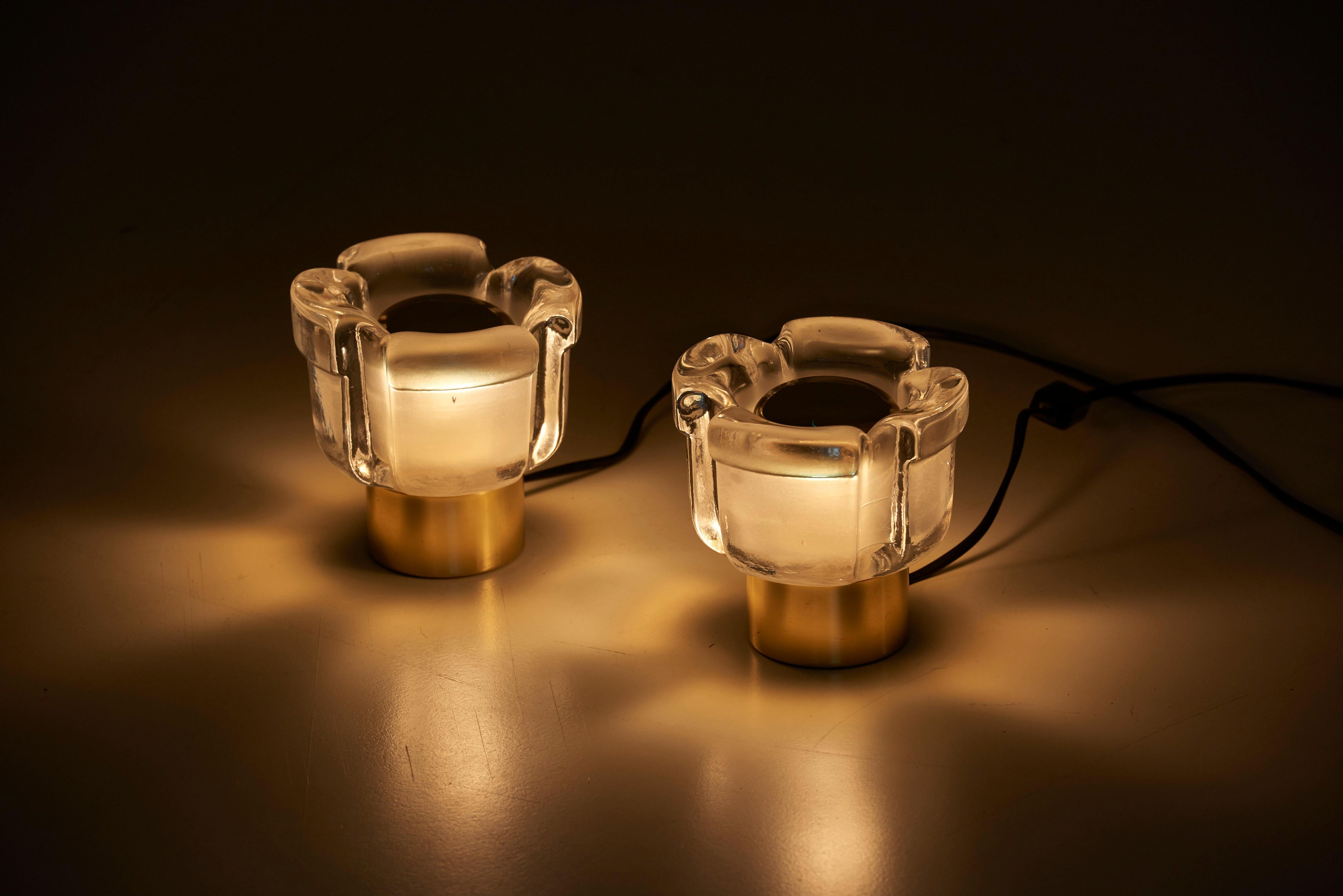 Pareja de lámparas de mesa de cristal y latón de Glashütte Limburg, Alemania Alemán en venta
