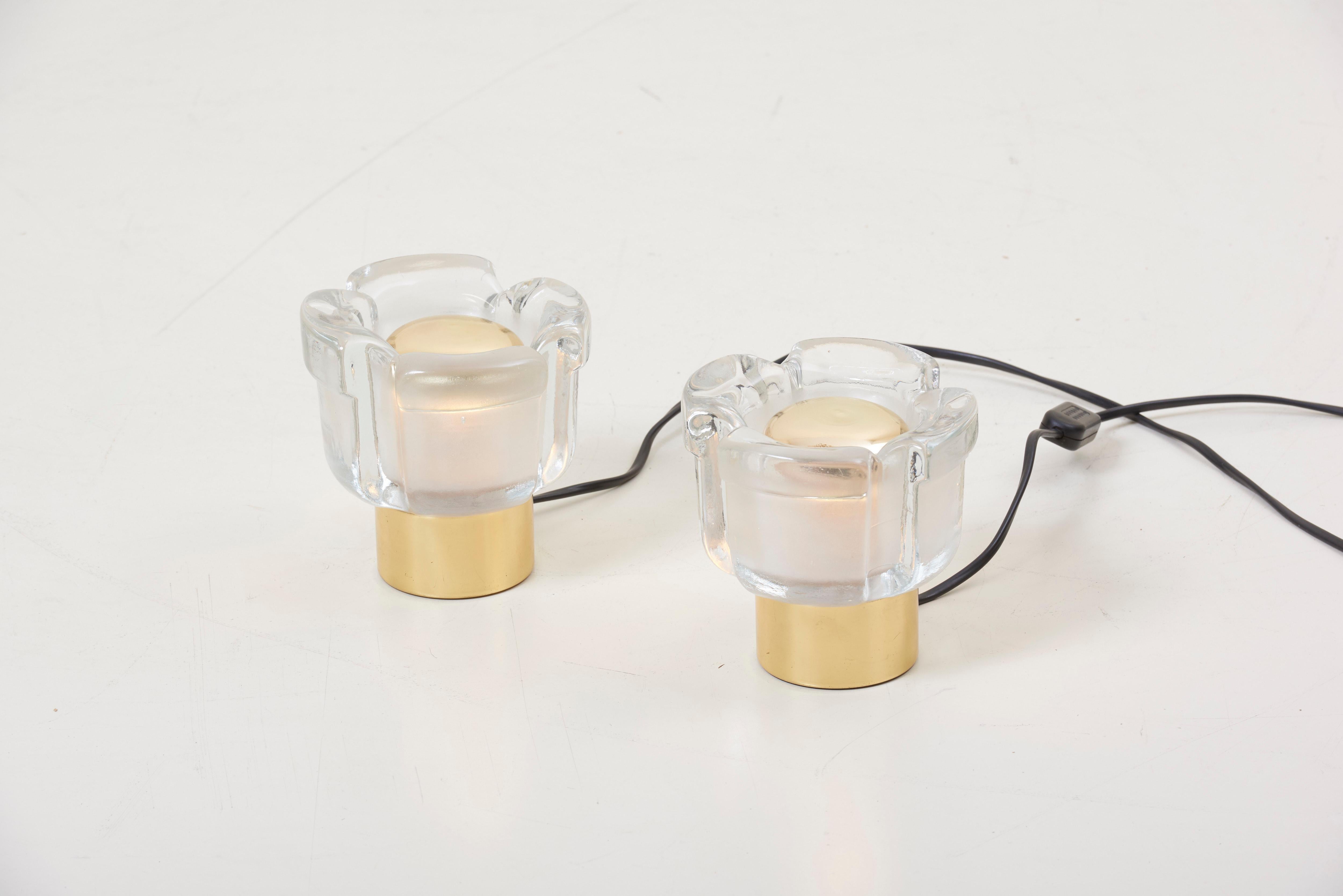 Pareja de lámparas de mesa de cristal y latón de Glashütte Limburg, Alemania en Bueno estado para la venta en Berlin, BE