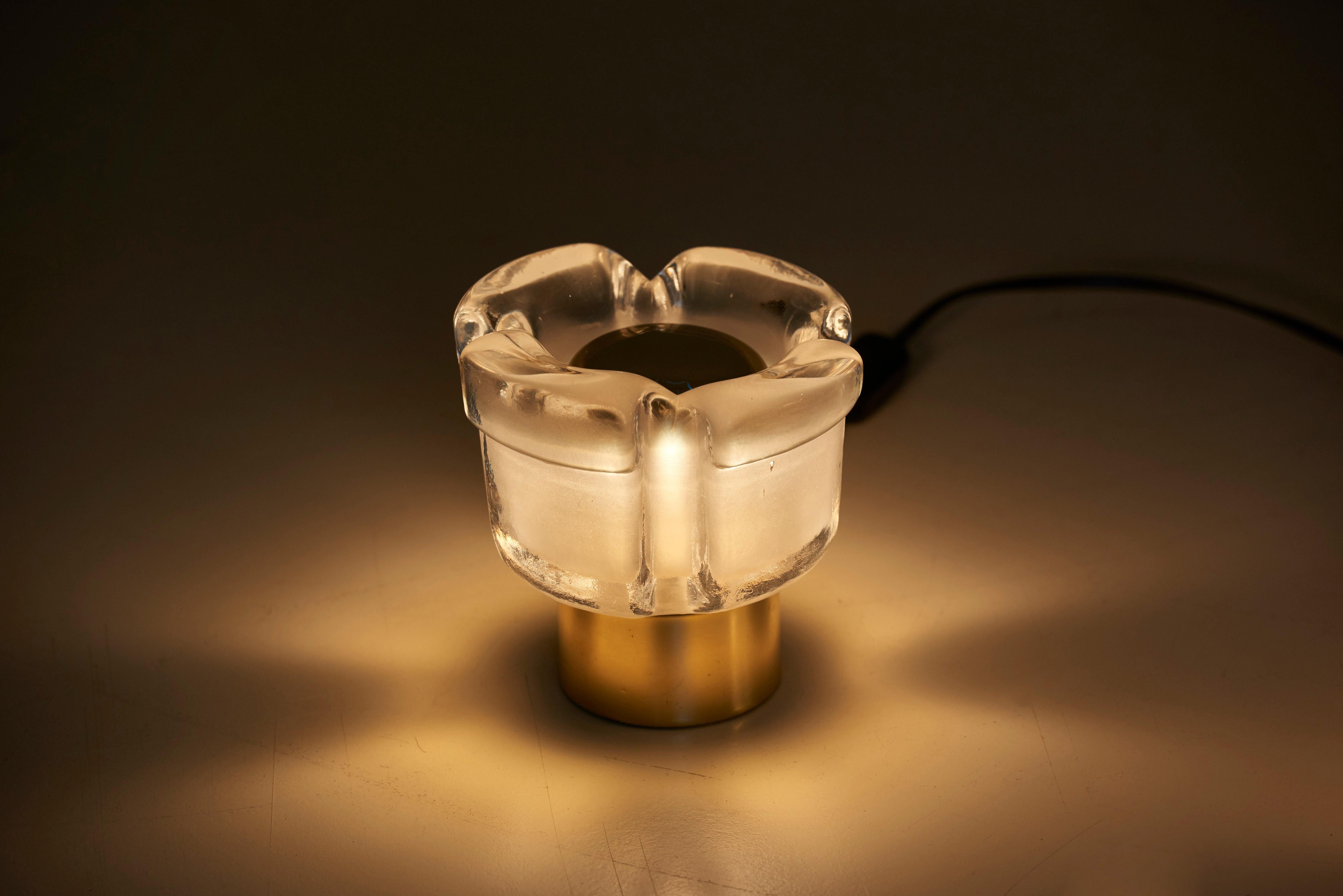 Pareja de lámparas de mesa de cristal y latón de Glashütte Limburg, Alemania en venta 1
