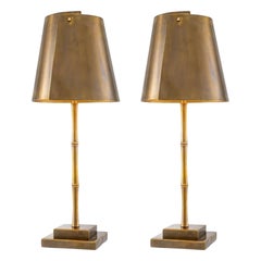 Paire de lampes de table en laiton patiné avec décor en bambou