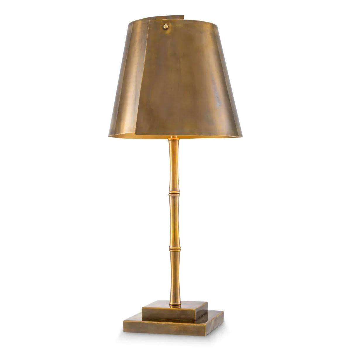 Ein Paar Tischlampen aus patiniertem Messing mit Bambusdekor.

Zwei Tischlampen mit Beinen aus Bambus, die in patiniertem Messing ausgeführt sind. Der Metallschirm strahlt ein sanftes Licht aus. Diese Leuchte ist perfekt für den anspruchsvollen