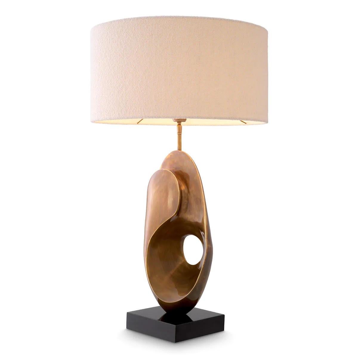 Pair of table lamps in patinated brass with black granite base.

Pair of lamps in patinated brass resting on a black granite base. Its curly lampshade enhances its look by projecting a warm light. It Its solidity and refined beauty make it a true