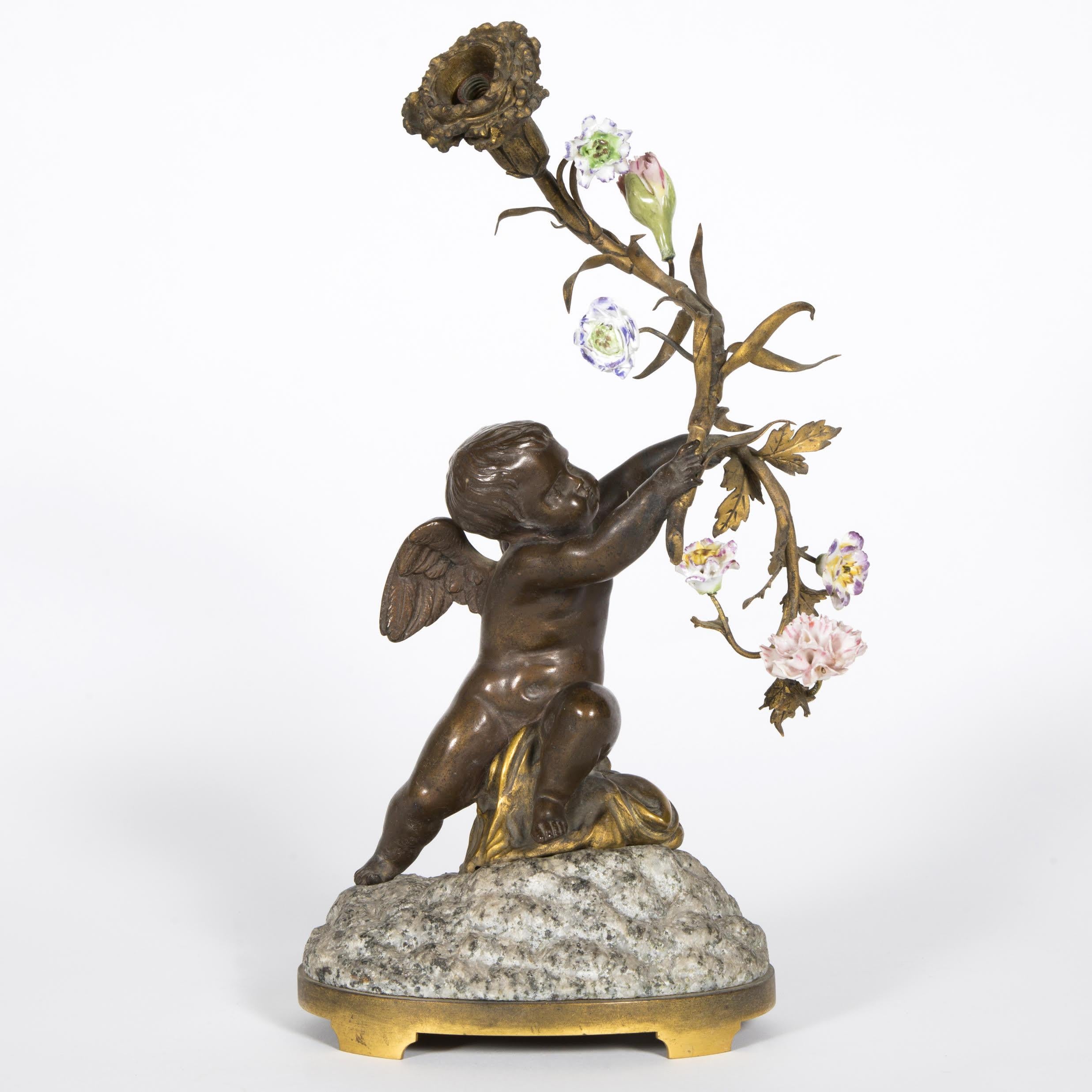 XIXe siècle Paire de lampes de table en bronze patiné, porcelaine et granit,  19ème siècle. en vente