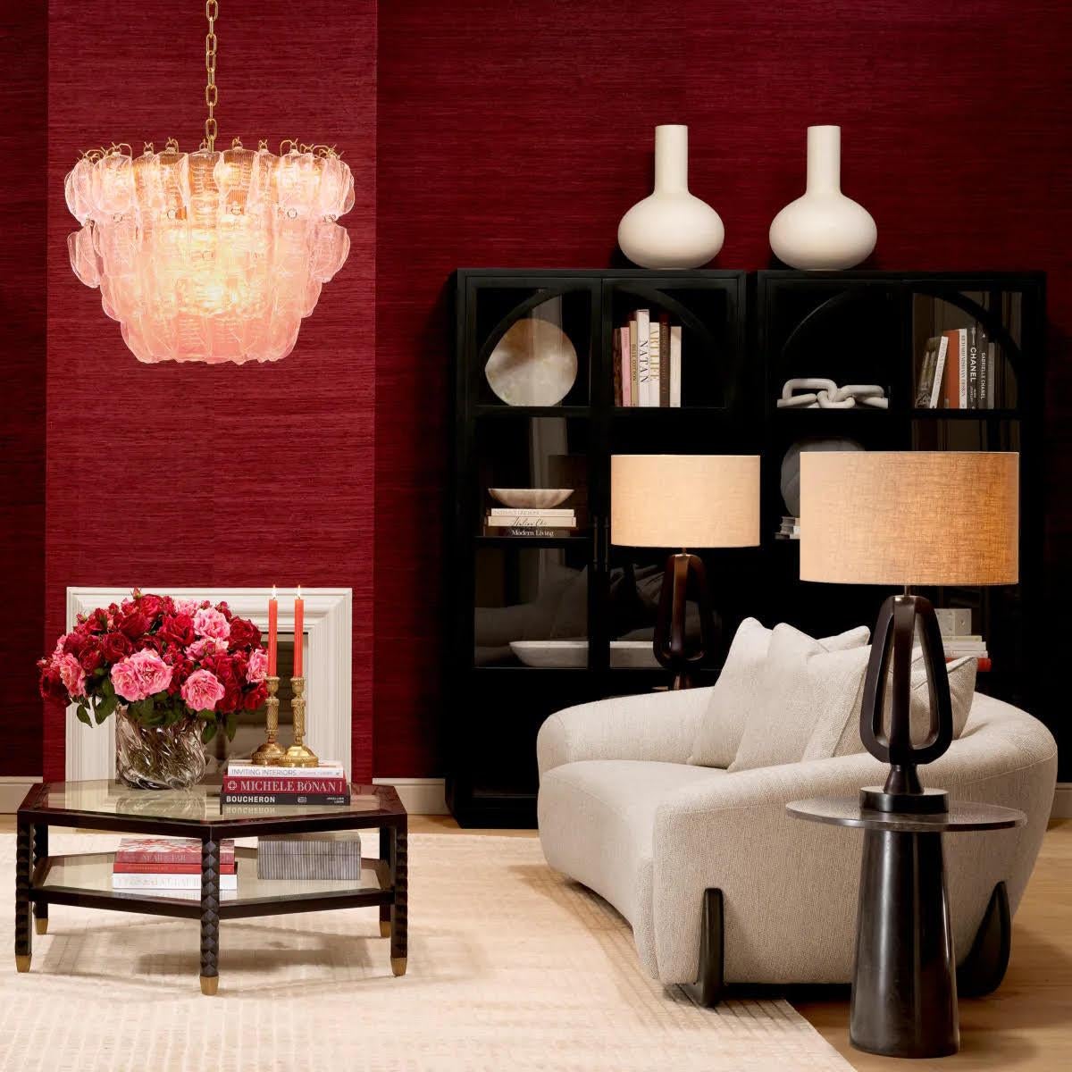 Français Paire de lampes de table en bronze patiné avec base en granit noir. en vente