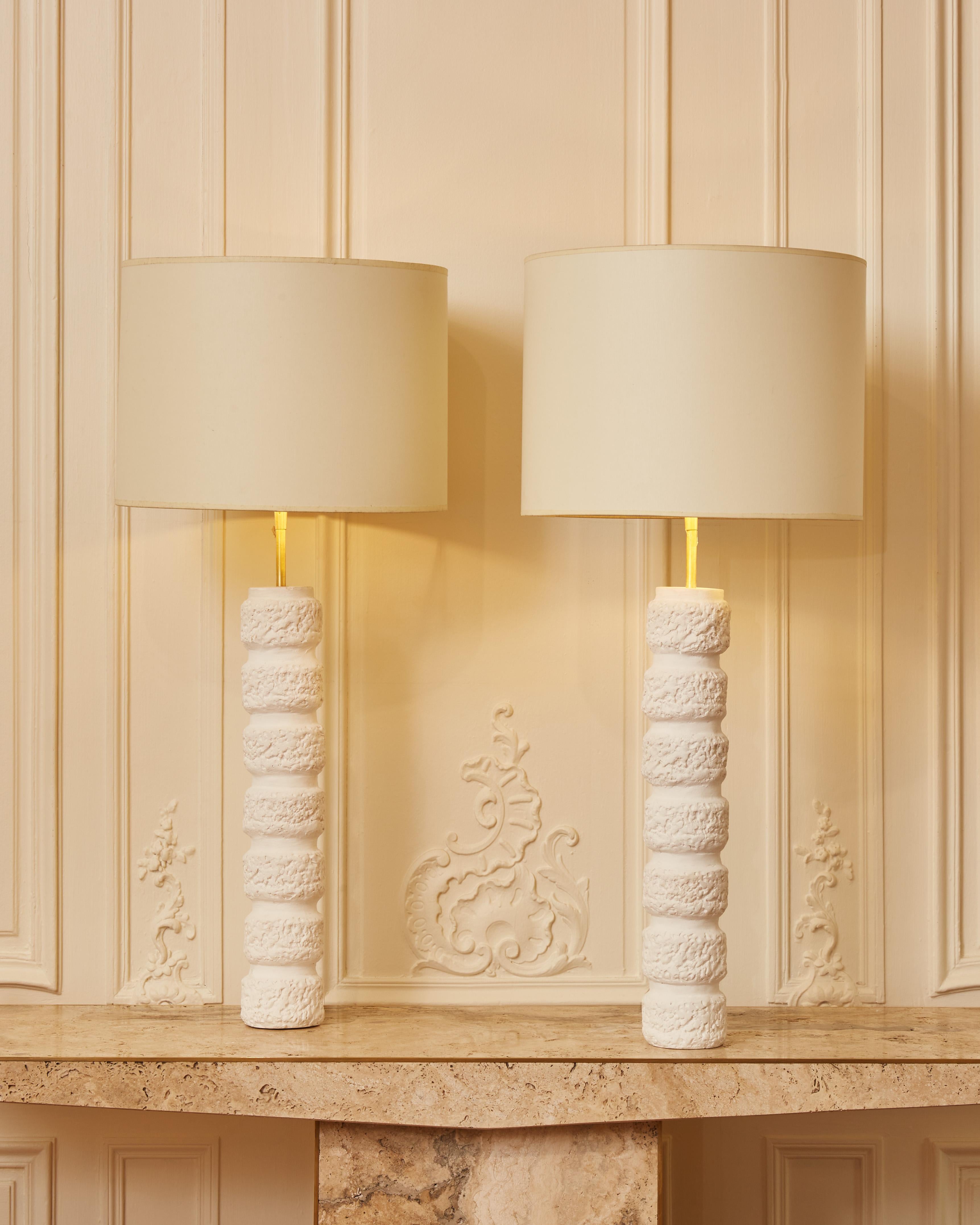 Modern Pair of Table Lamps in Plaster by Lynx For Sale