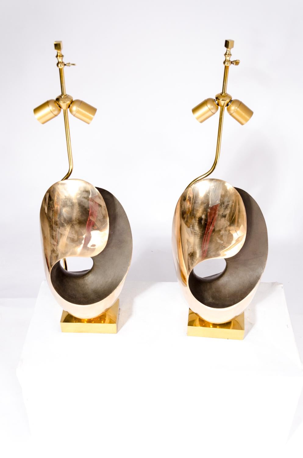 From the seventies comes this pair of table lamps in Bronze and brass inthe style of Willy Daro. The lamps received new electric al wires according to the latest safety standards.