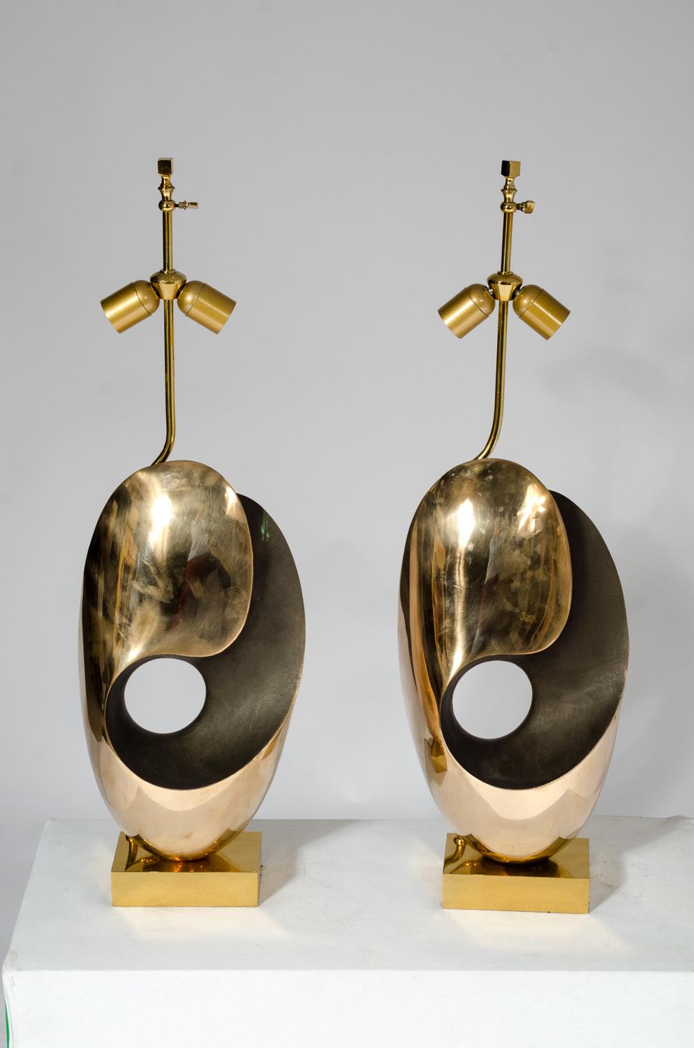 Pair of Table Lamps in sculptural Bronze. In Good Condition In Brussels, BE