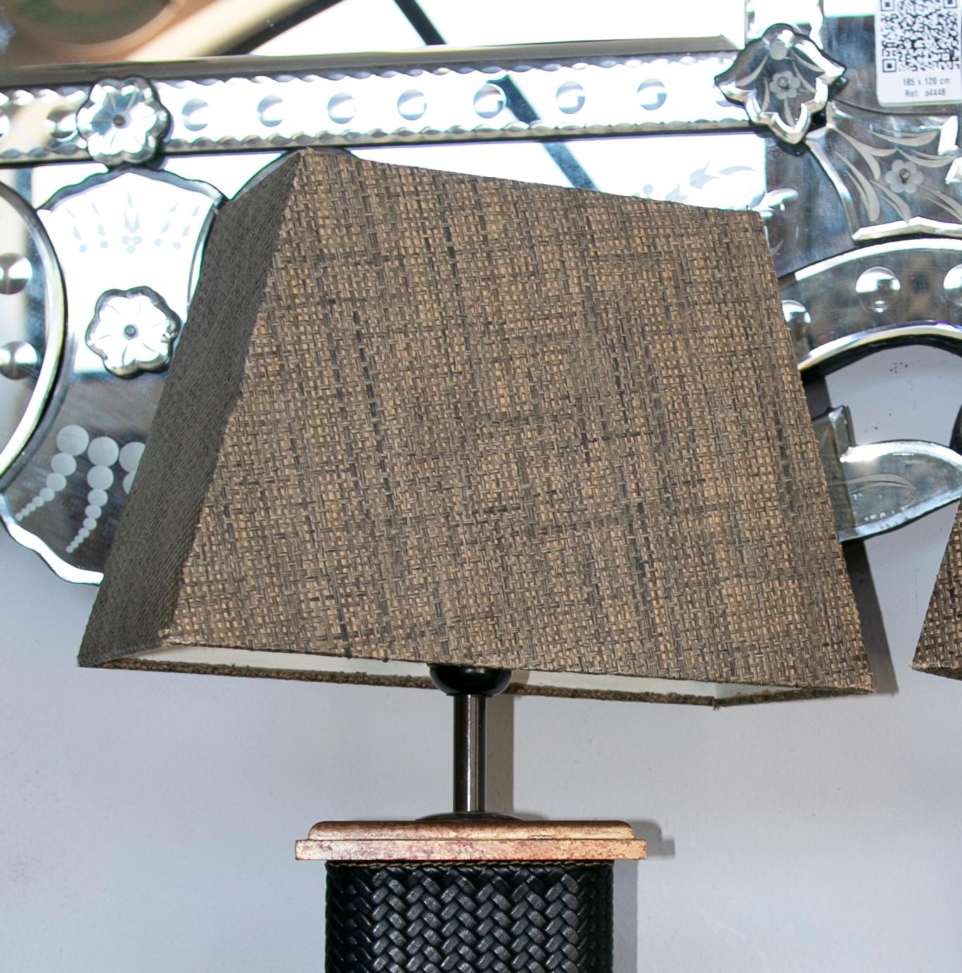 Pair of table lamps in stranded leather 
The size includes lampshade.