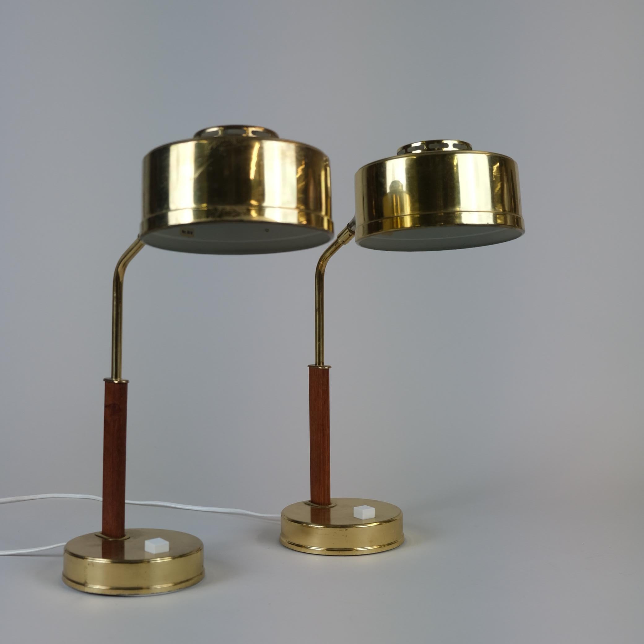 Paire de lampes de table en teck et laiton, Skellefteå BJS, Suède années 1960 en vente 3
