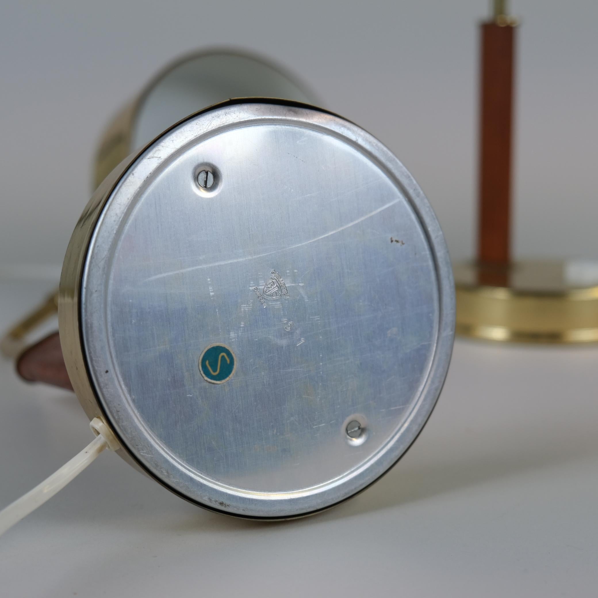 Paire de lampes de table en teck et laiton, Skellefteå BJS, Suède années 1960 en vente 4
