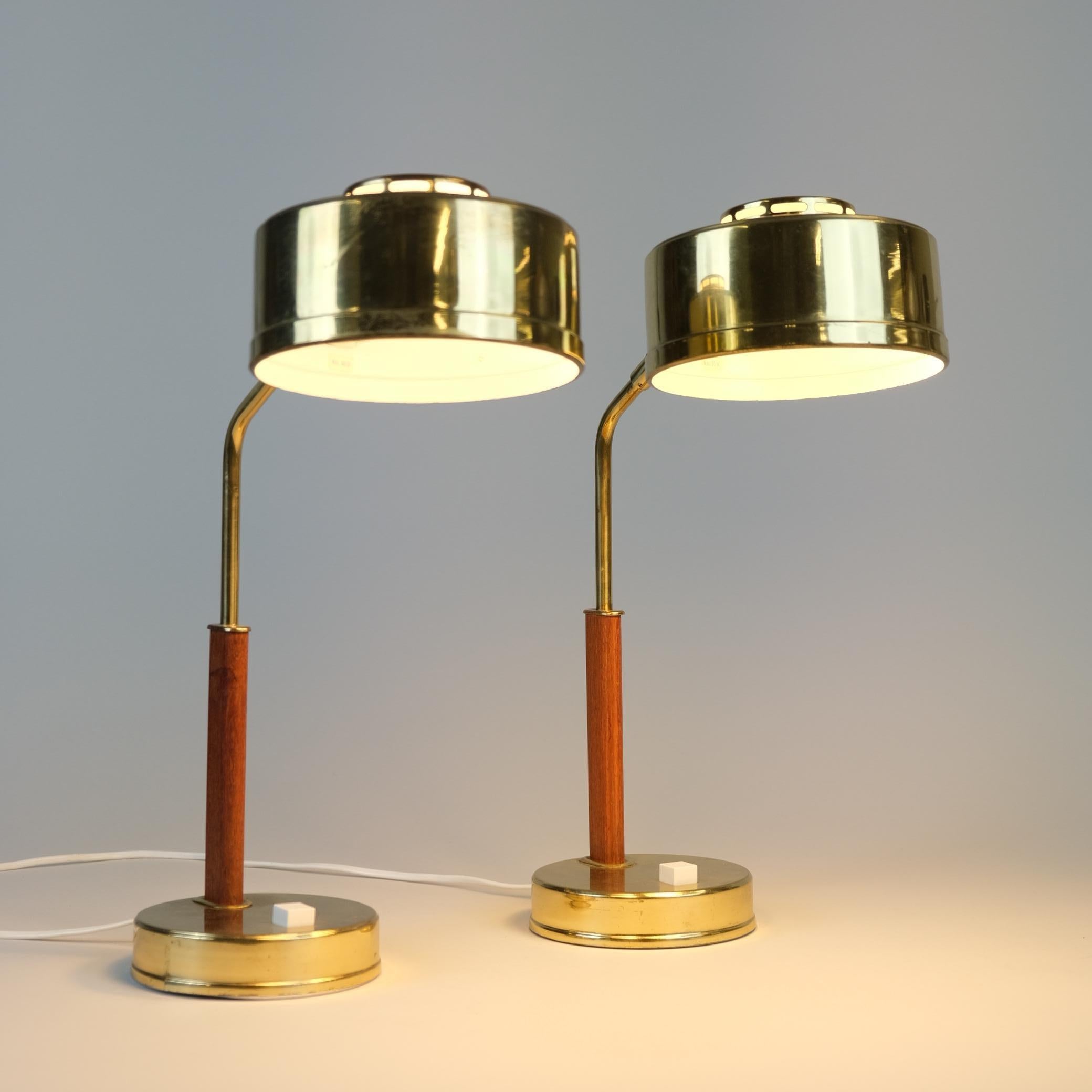 Paire de lampes de table en teck et laiton, Skellefteå BJS, Suède années 1960 en vente 2