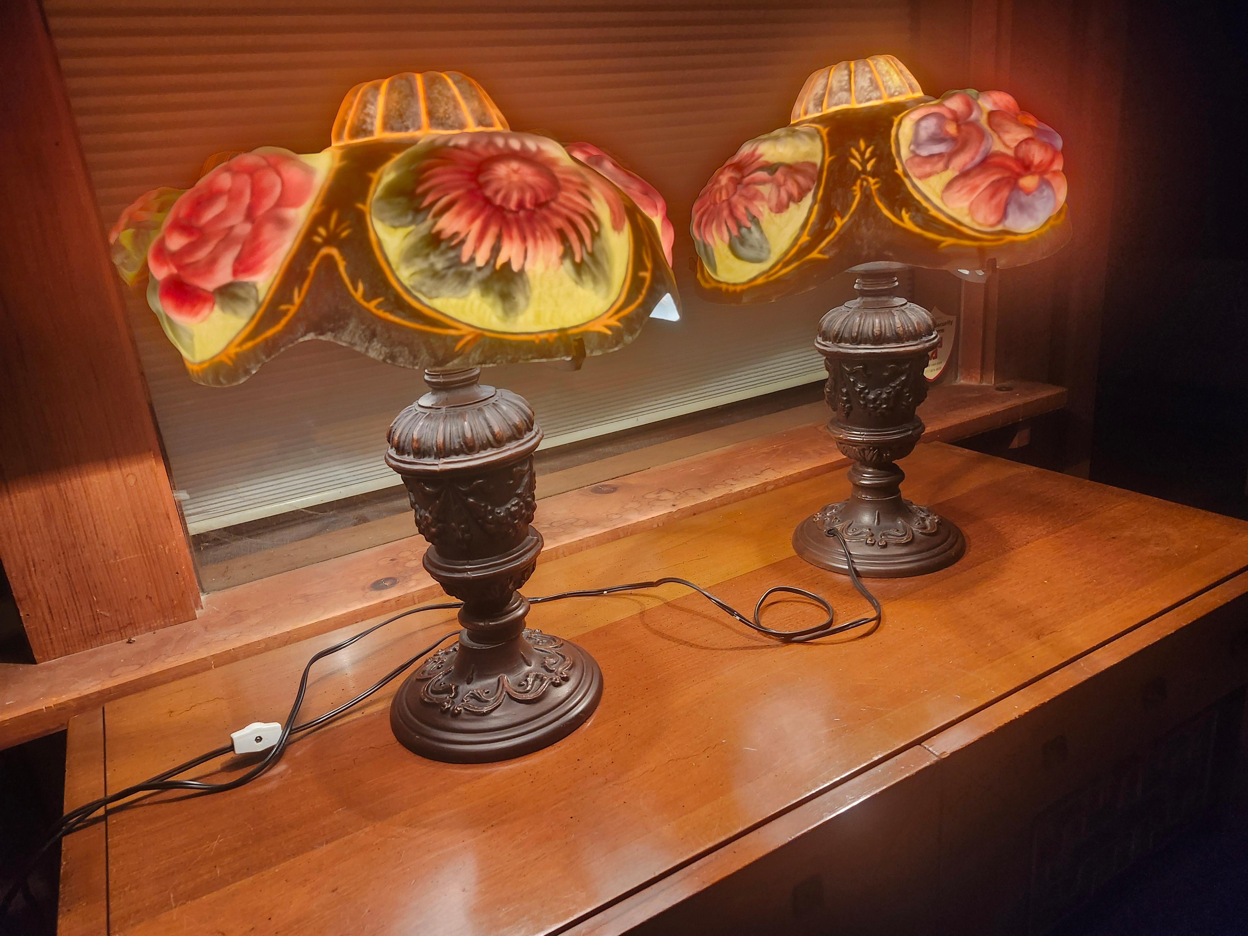 Paire de lampes de table dans le style Pairpoint Puffy en vente 7