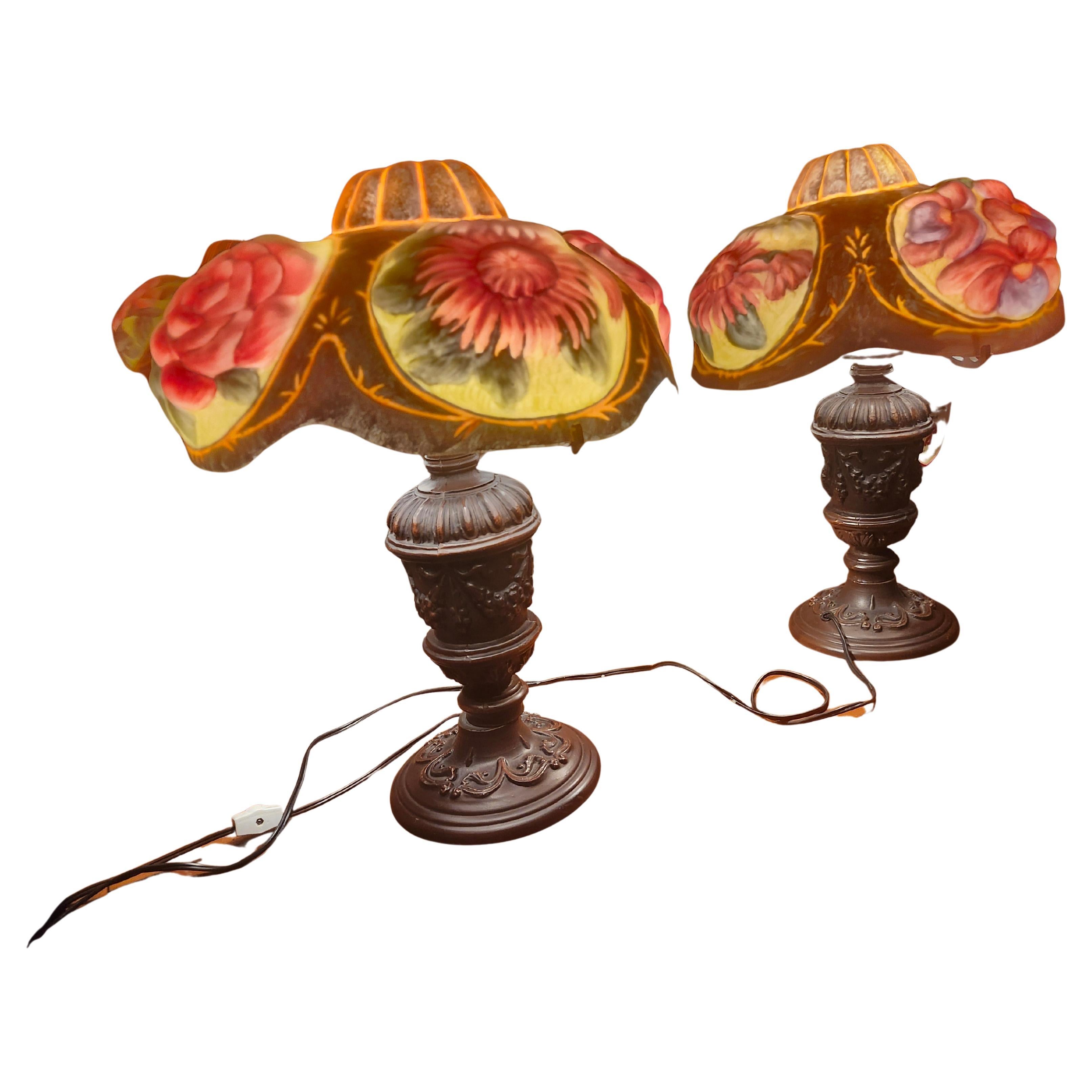 Effet bronze Paire de lampes de table dans le style Pairpoint Puffy en vente