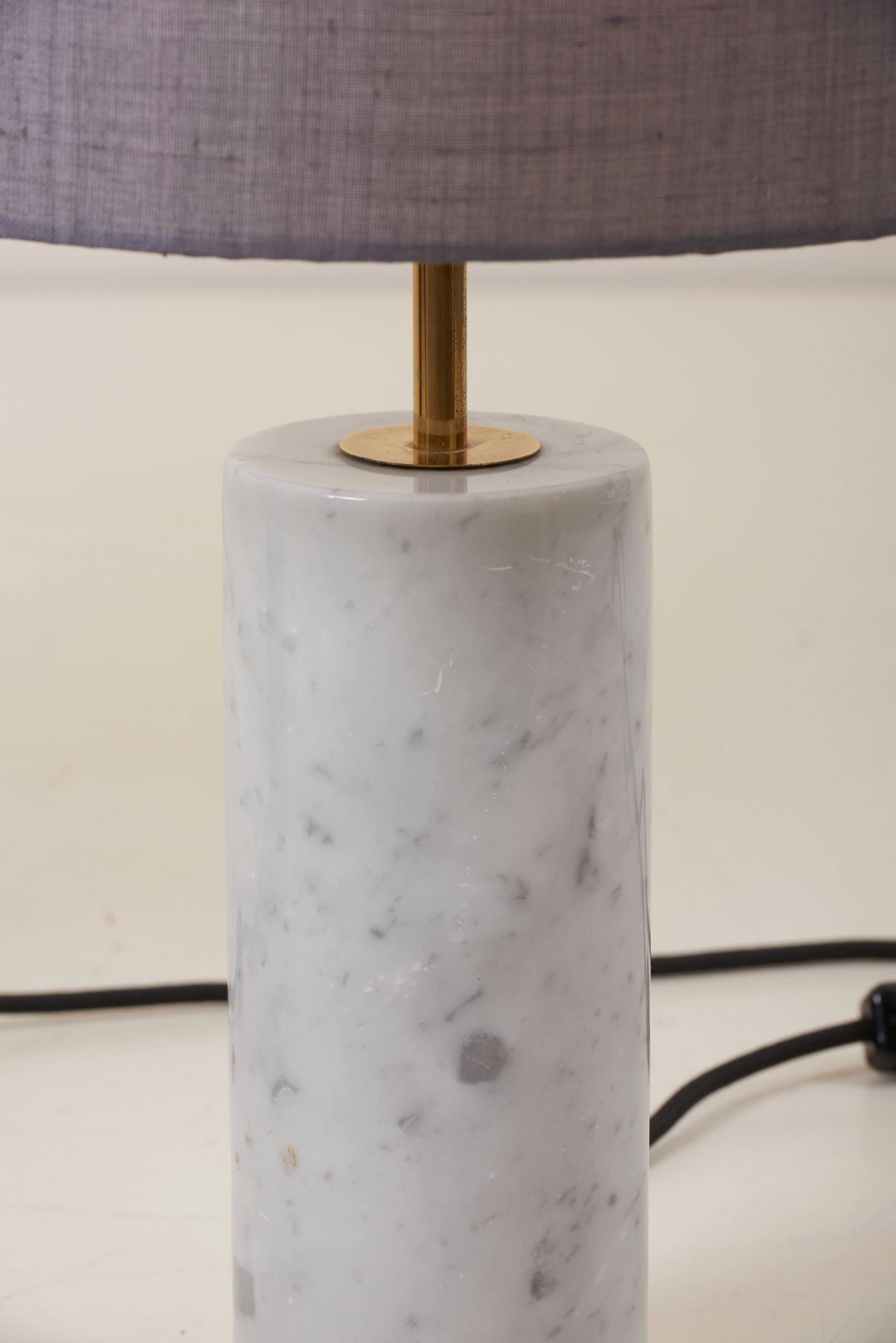 Paire de lampes de bureau en marbre blanc et gris, Allemagne en vente 6