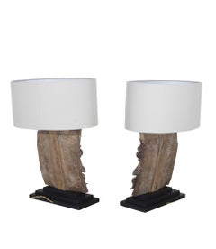 Coppia di lampade da tavolo realizzate con frammenti di legno intagliato del XVII secolo