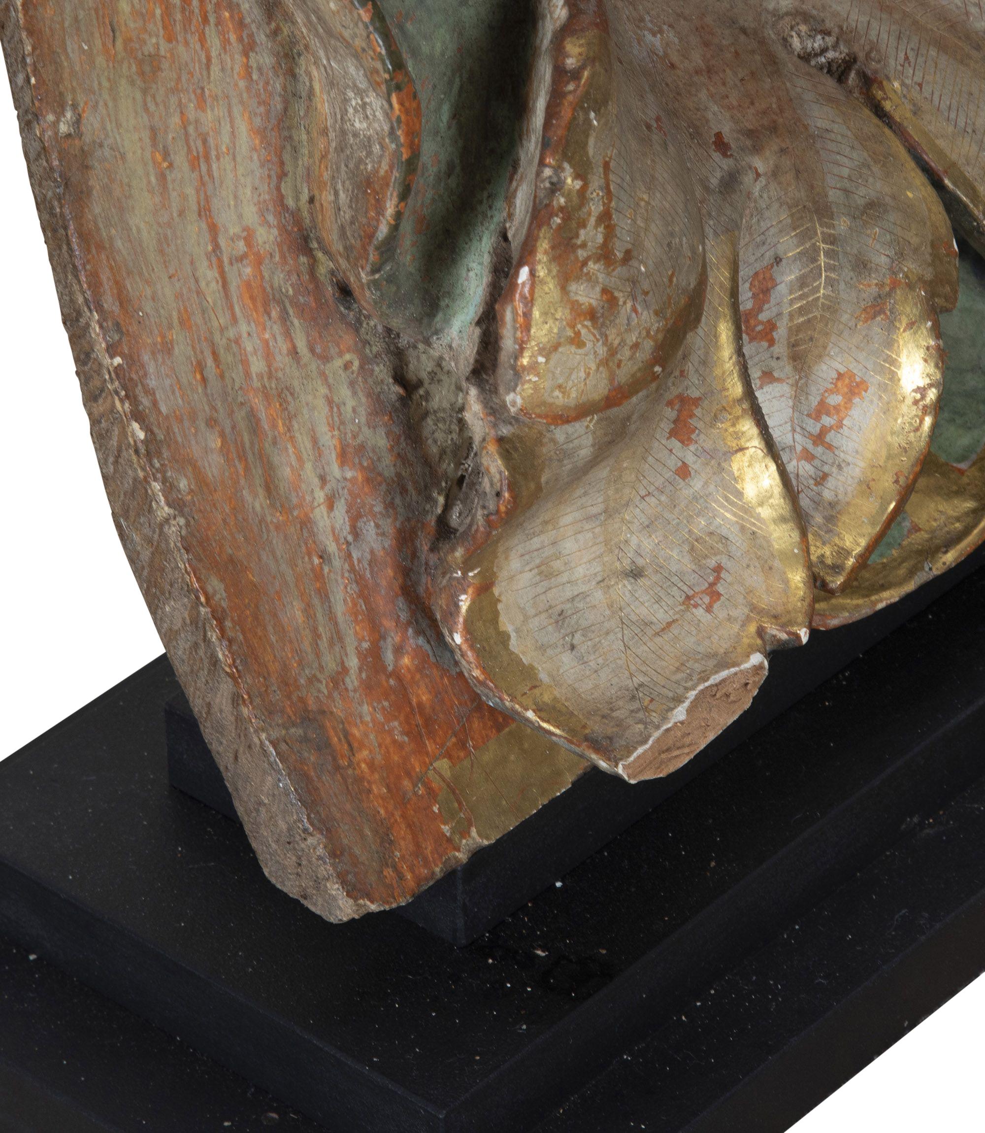 Pair of Table Lamps made from 17th Century Carved Wooden Fragments Tallado en venta