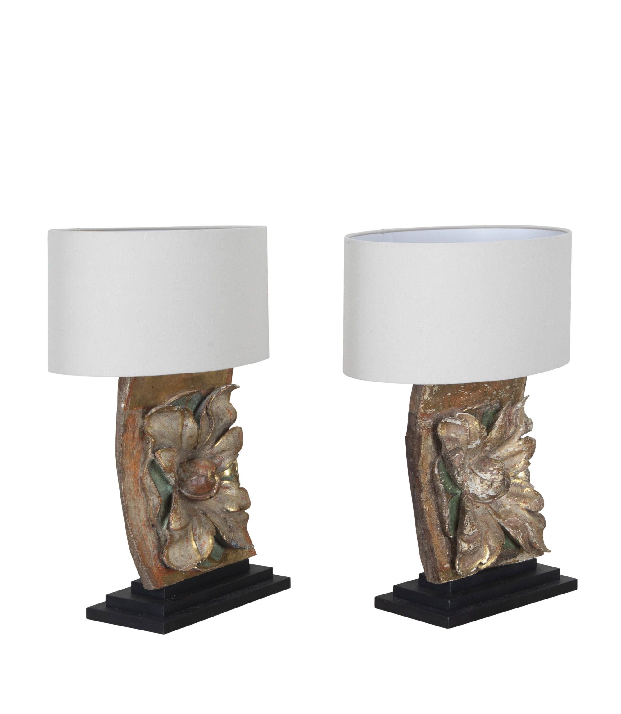 Pair of Table Lamps made from 17th Century Carved Wooden Fragments siglo XVIII y antes en venta
