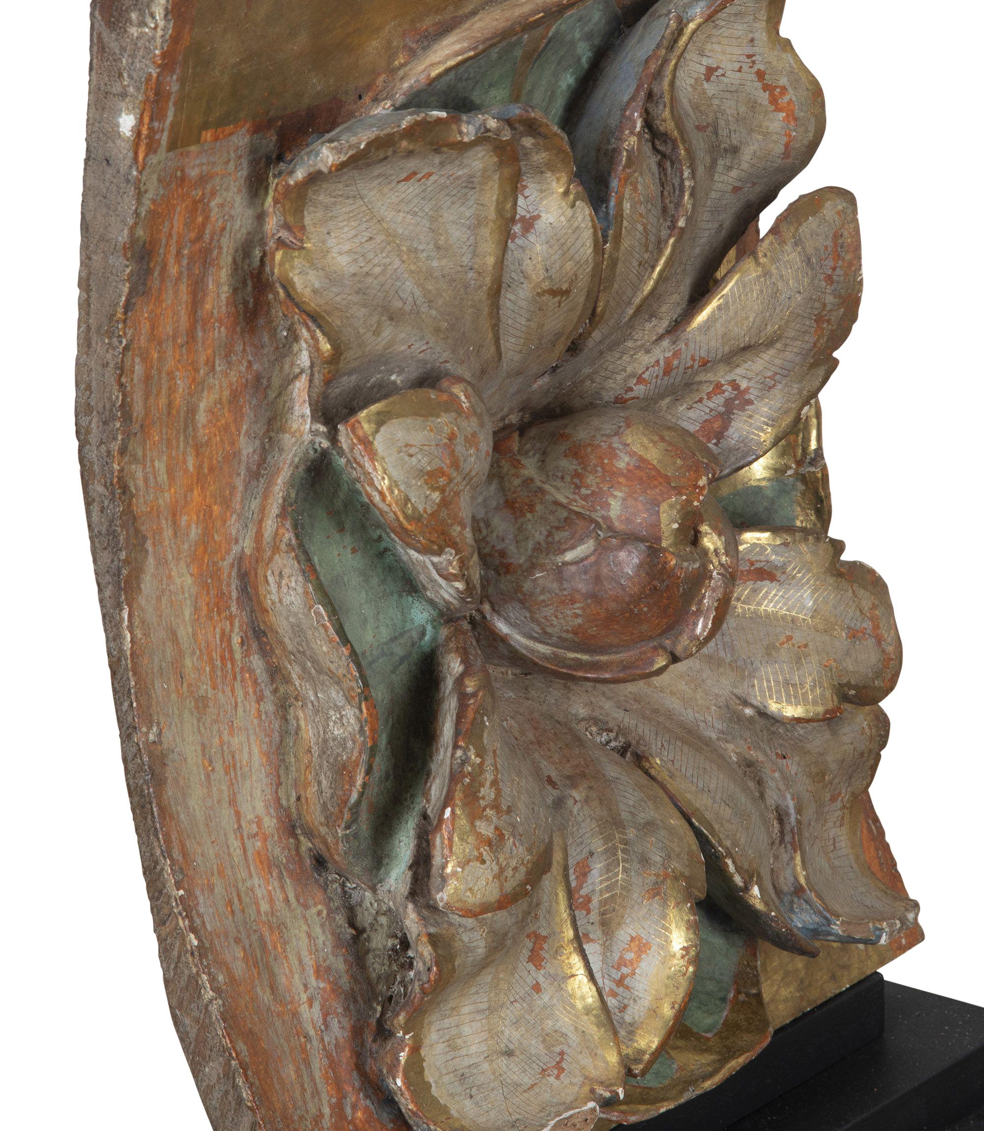 Pair of Table Lamps made from 17th Century Carved Wooden Fragments Madera en venta