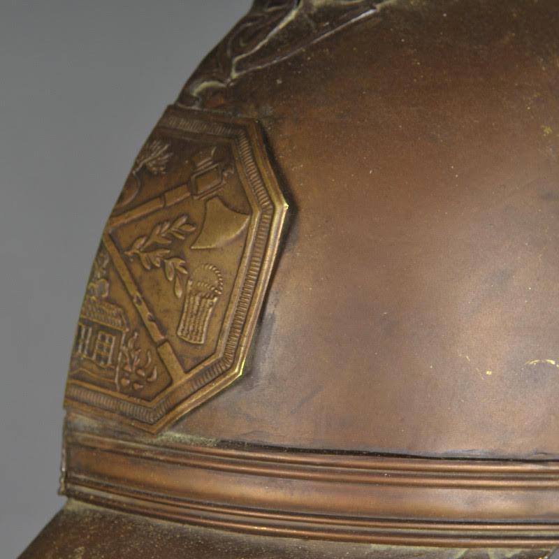 Napoléon III Paire de lampes de table fabriquées avec un demi- casque, XXe siècle. en vente