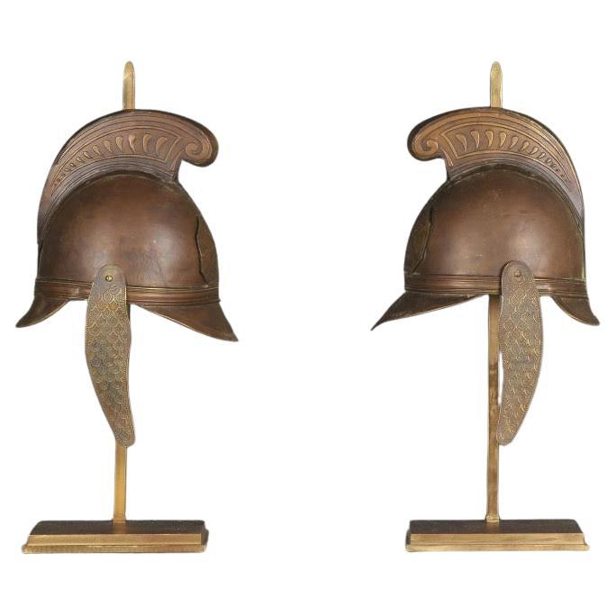 Paire de lampes de table fabriquées avec un demi- casque, XXe siècle.