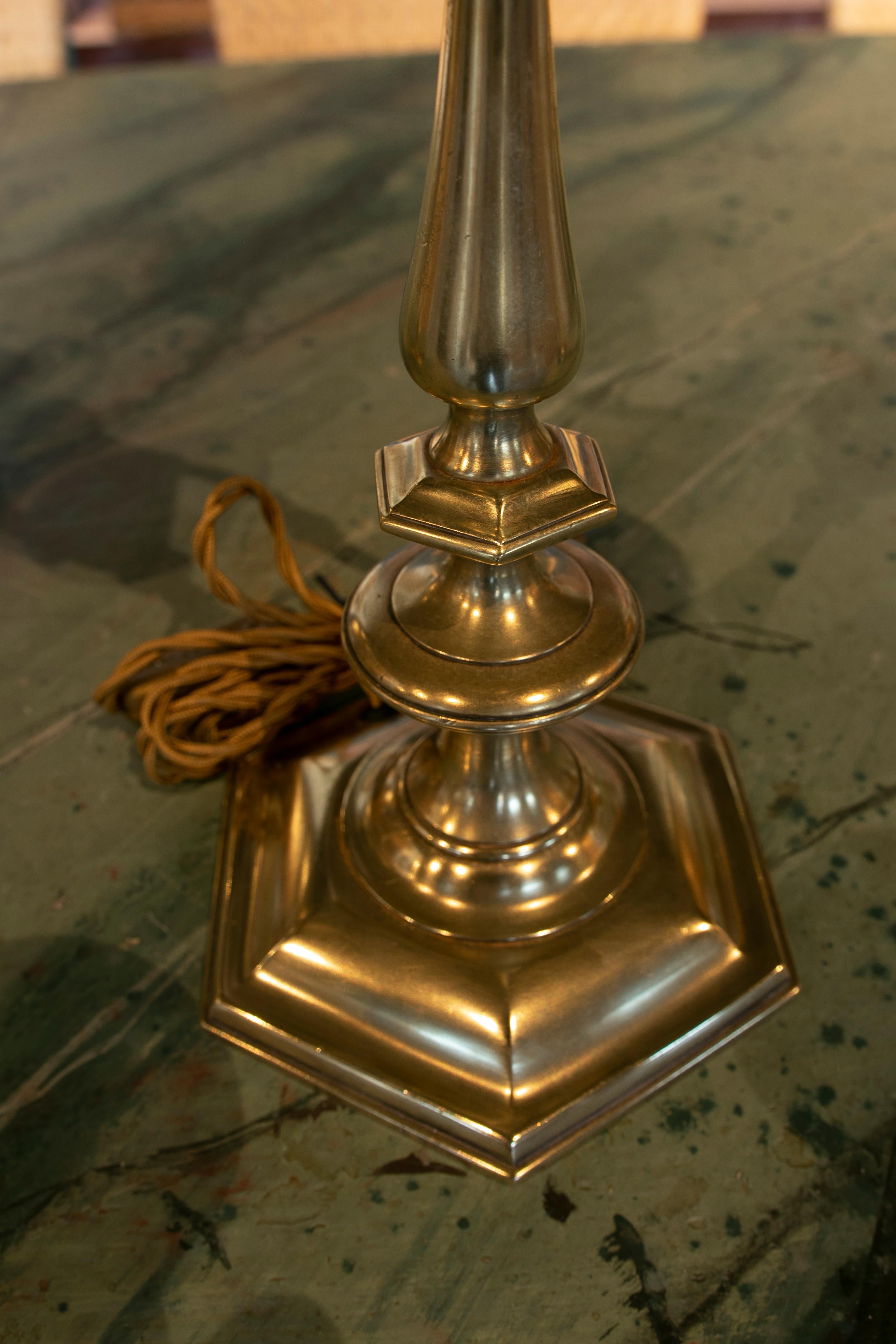 Paar Tischlampen aus Bronze mit Kerzenständern im Angebot 14