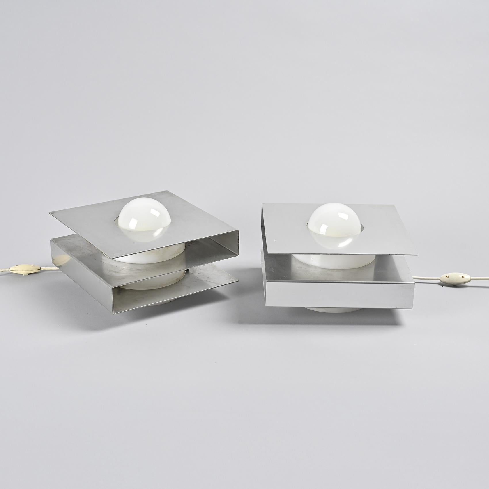 Mid-Century Modern Pair of table lamps model 1036 by Guy Bertrand, Disderot circa 1969 en vente