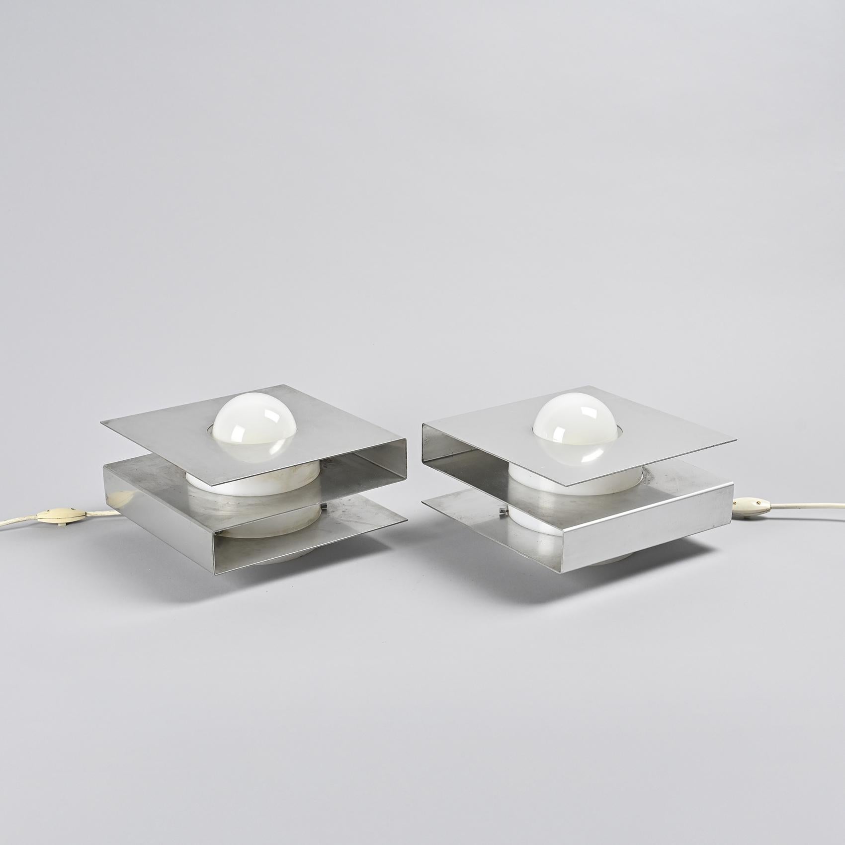 Français Pair of table lamps model 1036 by Guy Bertrand, Disderot circa 1969 en vente