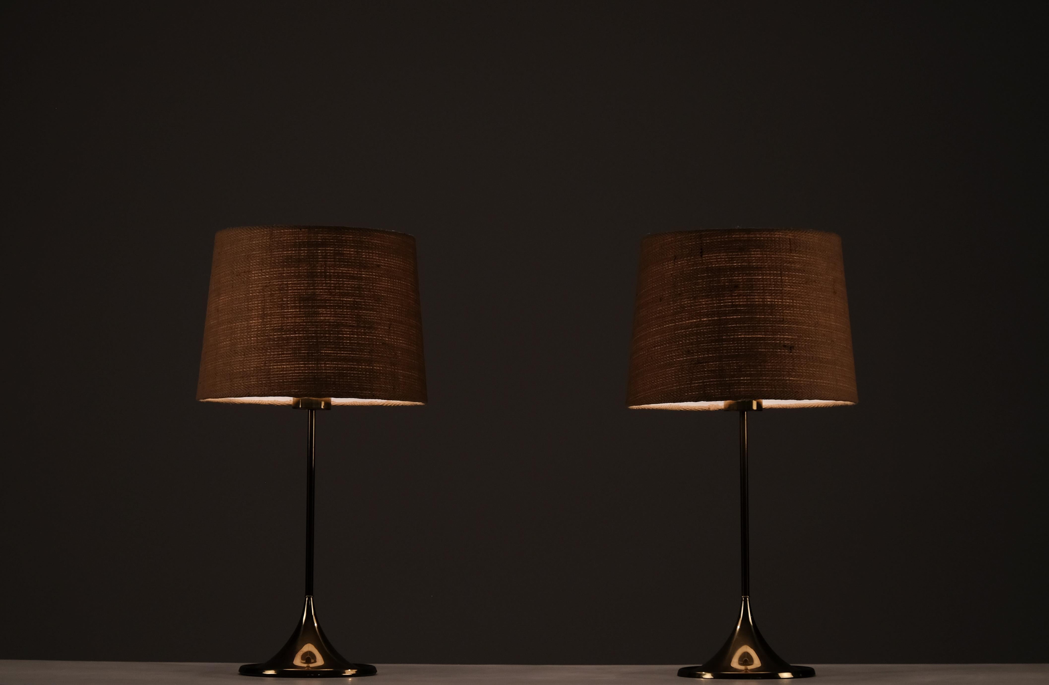 Lampes de table en laiton, modèle B-024 fabriquées par Bergboms, Suède, années 1960.
Conçu par Alf Svensson et Yngvar Sandström, produit par Bergboms.