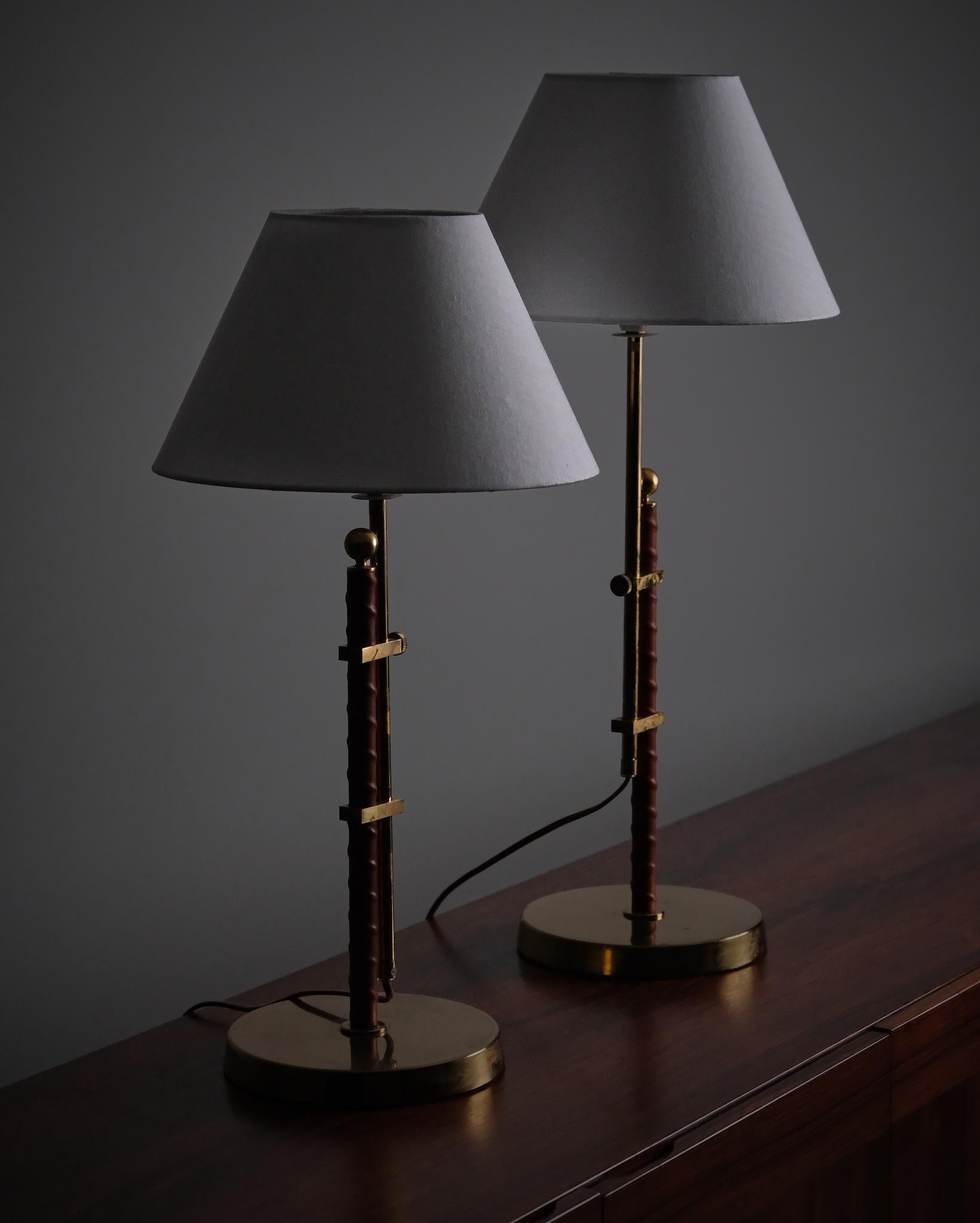 Suédois Pair of table lamps model B-131, Anonymous, Sweden, 1960s en vente