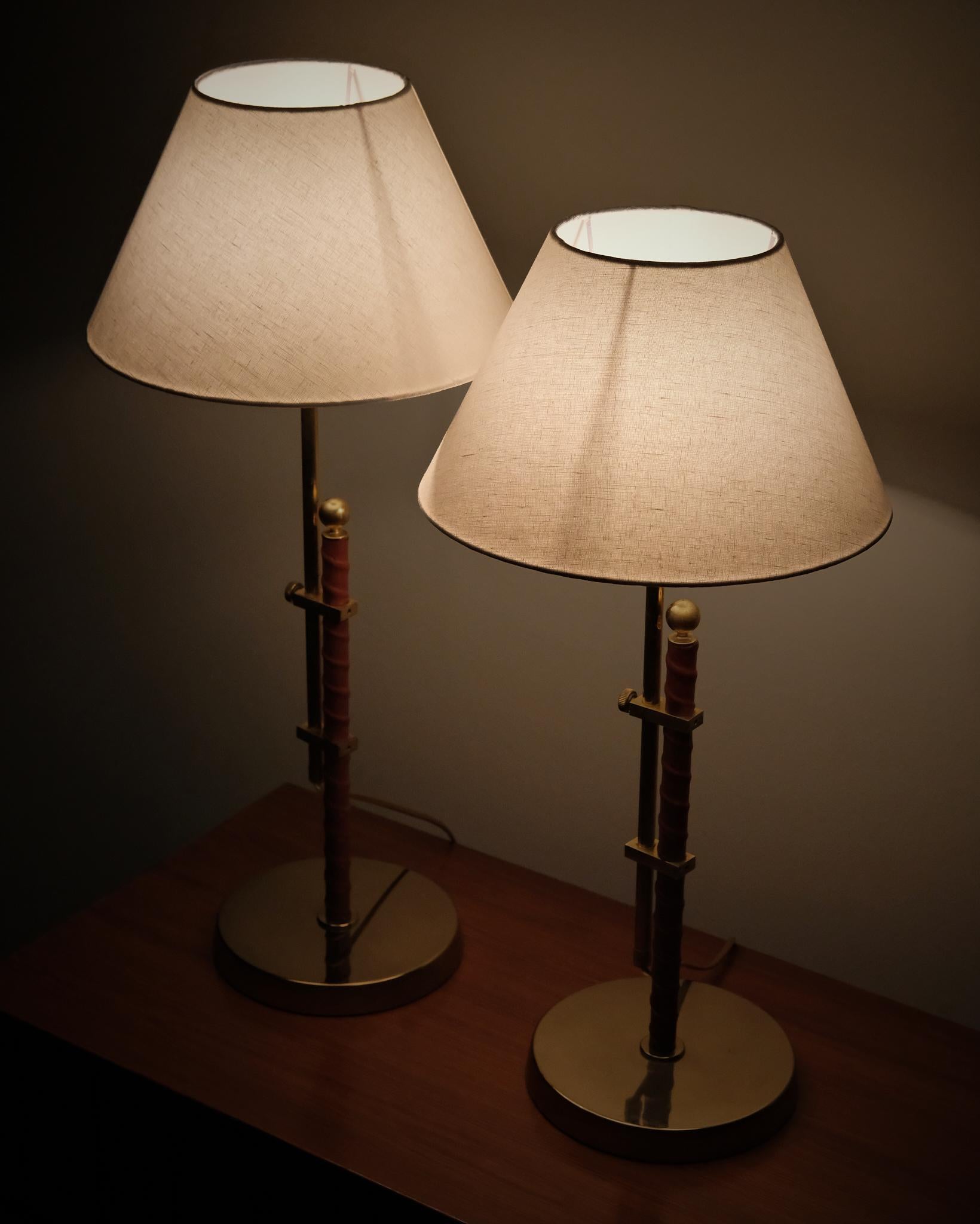 Laiton Pair of table lamps model B-131, Anonymous, Sweden, 1960s en vente