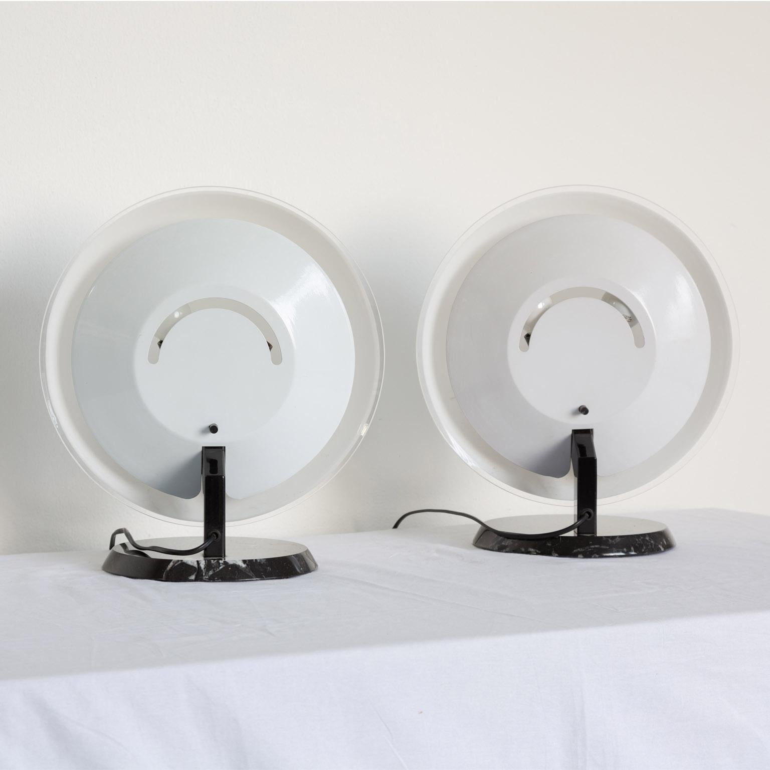 Pair of table lamps Oluce Perla In Good Condition In Milan, IT