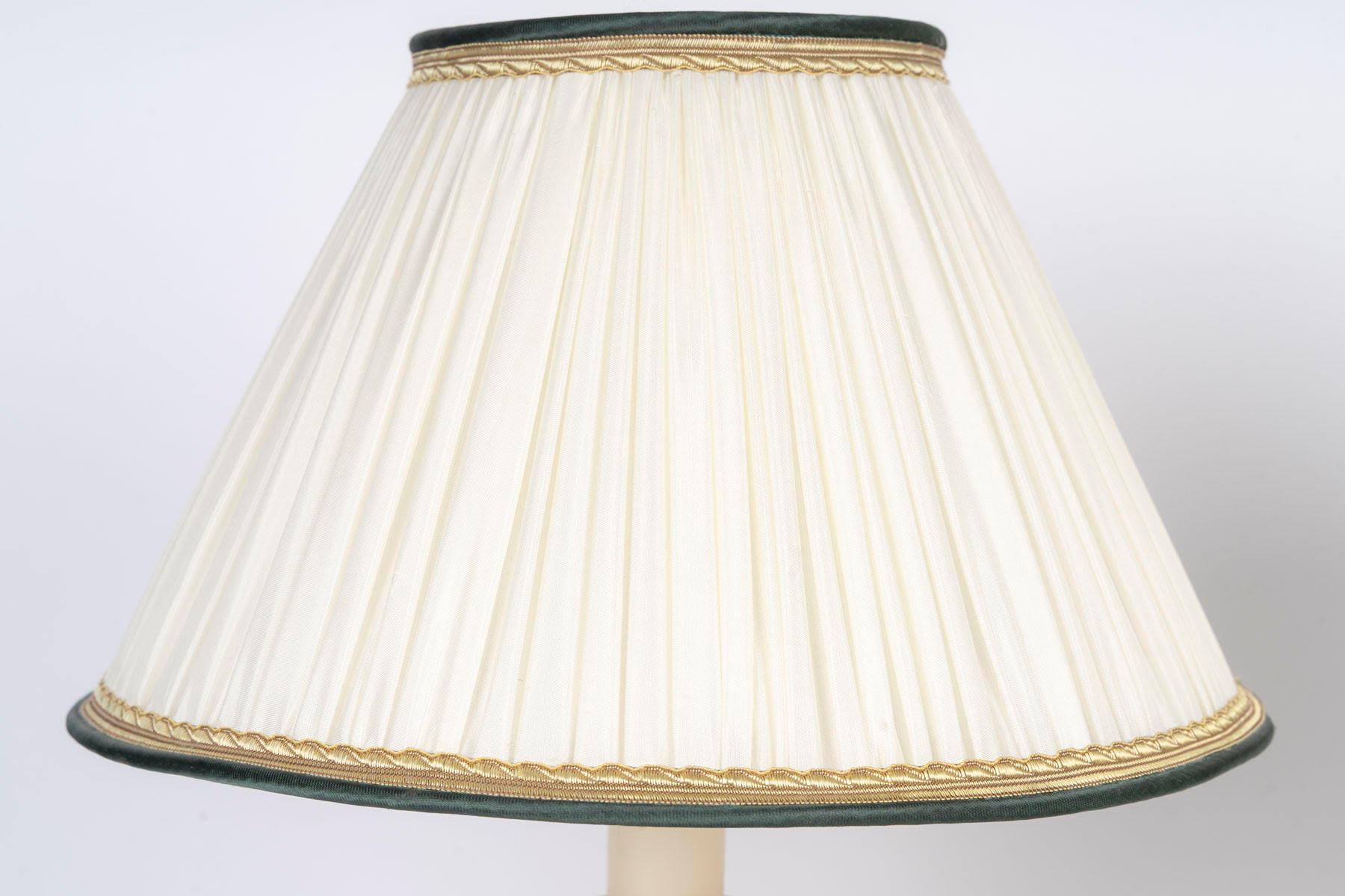 Pareja de lámparas de sobremesa, candeleros de la Restauración, S. XIX.

Pareja de lámparas de mesa del siglo XIX, estilo Restauración, candeleros montados como lámparas, época Napoleón III.

Altura: 47 cm, Profundidad: 30 cm
Ponte en contacto con