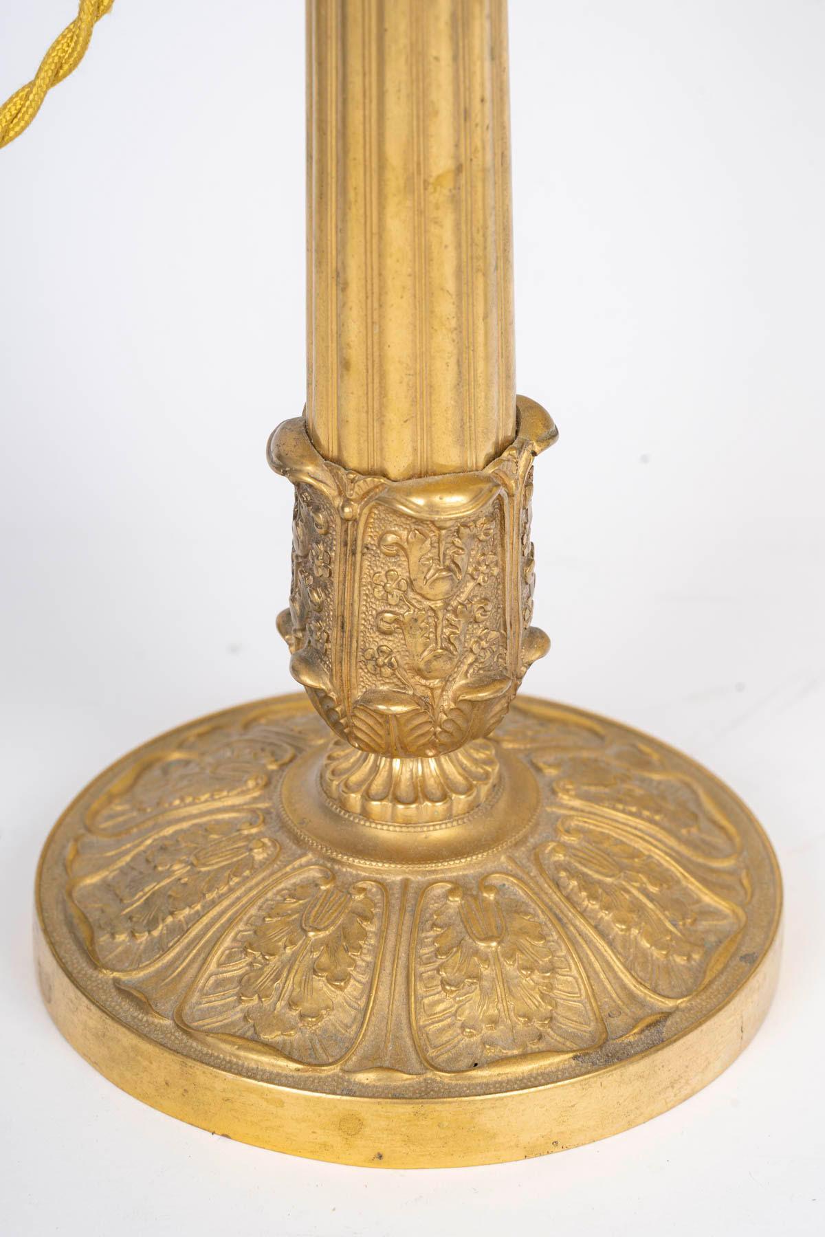 Pareja de Lámparas de Mesa, Candeleros de Restauración, Siglo XIX. Dorado en venta