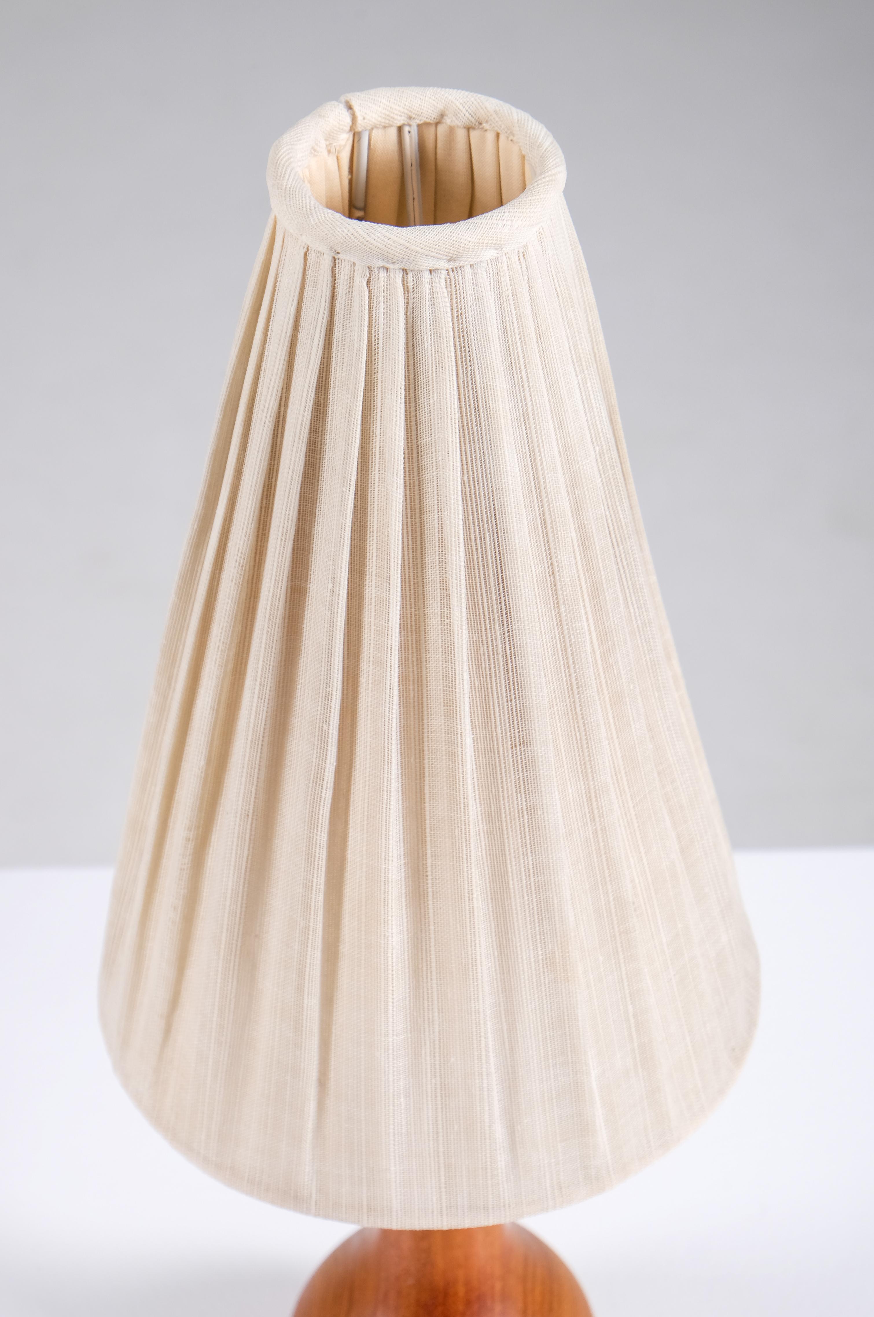 Bois Paire de lampes de bureau, Suède, années 1960 en vente