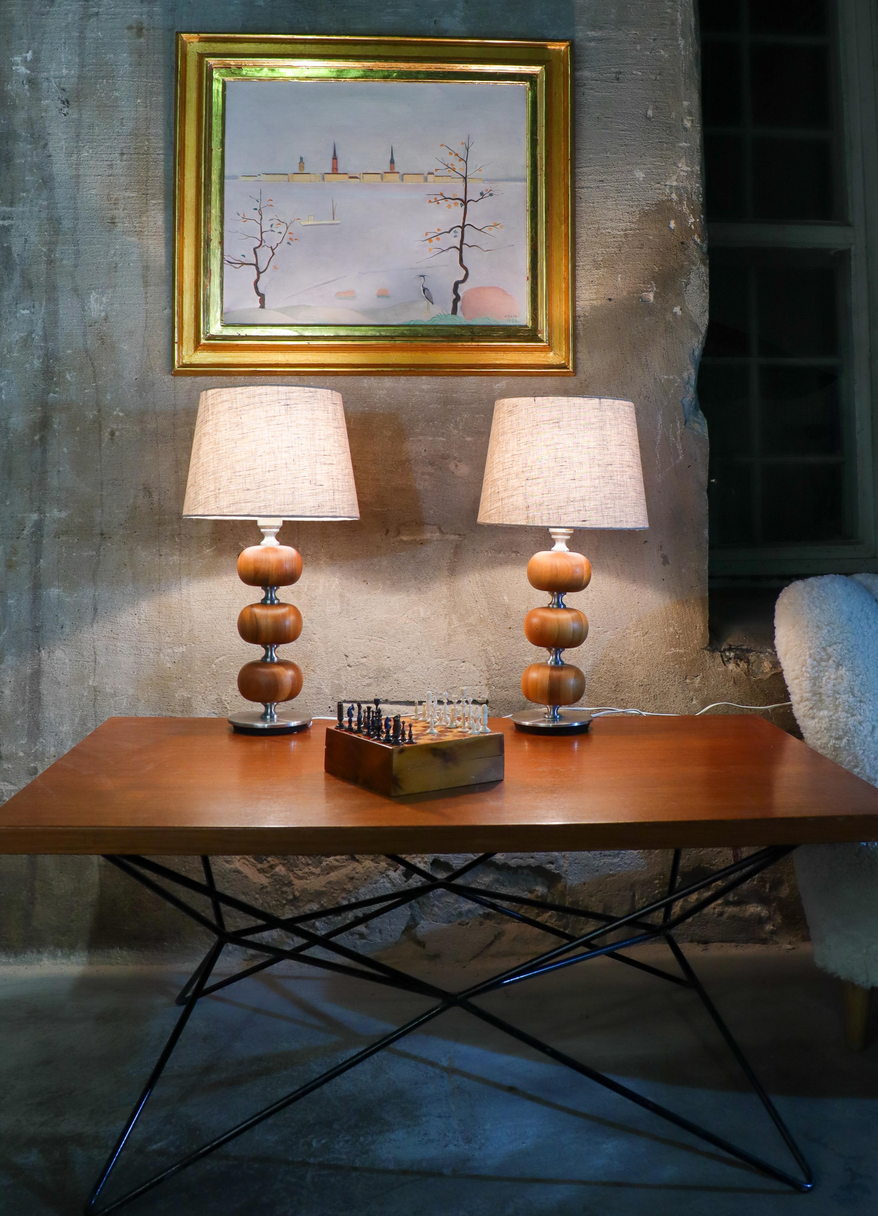 Pareja de Lámparas de Mesa, Nogal- Tranås Stilarmatur Años 60 - Henrik Blomqvist mediados del siglo XX en venta