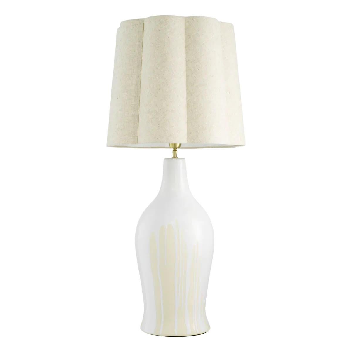Pair of Table Lamps, White Drop Effect, Vintage Brass Finish Moderno en venta