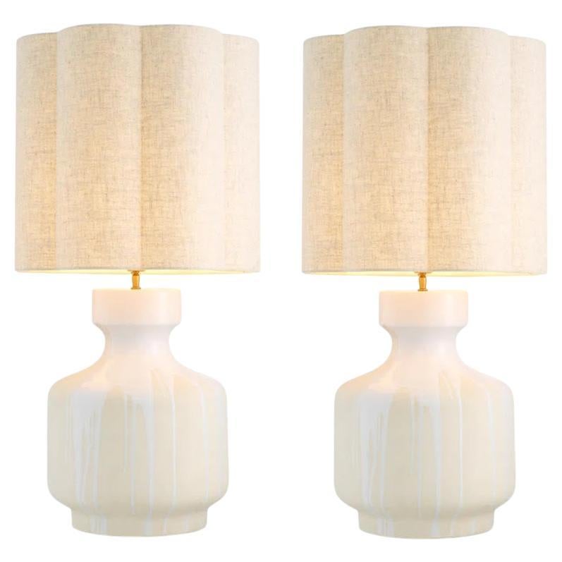 Pair of Table Lamps, White Drop Effect, Vintage Brass Finish. en venta