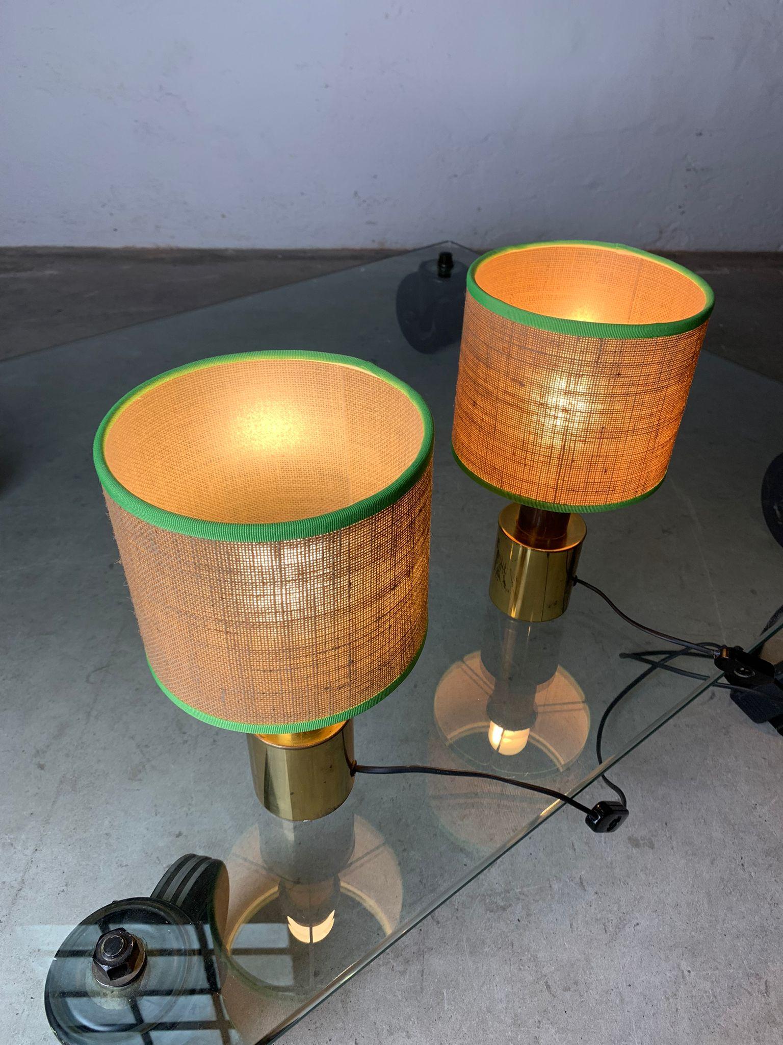 Late 20th Century Pair of table lamps with brass structure and straw lampshades, 1970, Italy in vendita