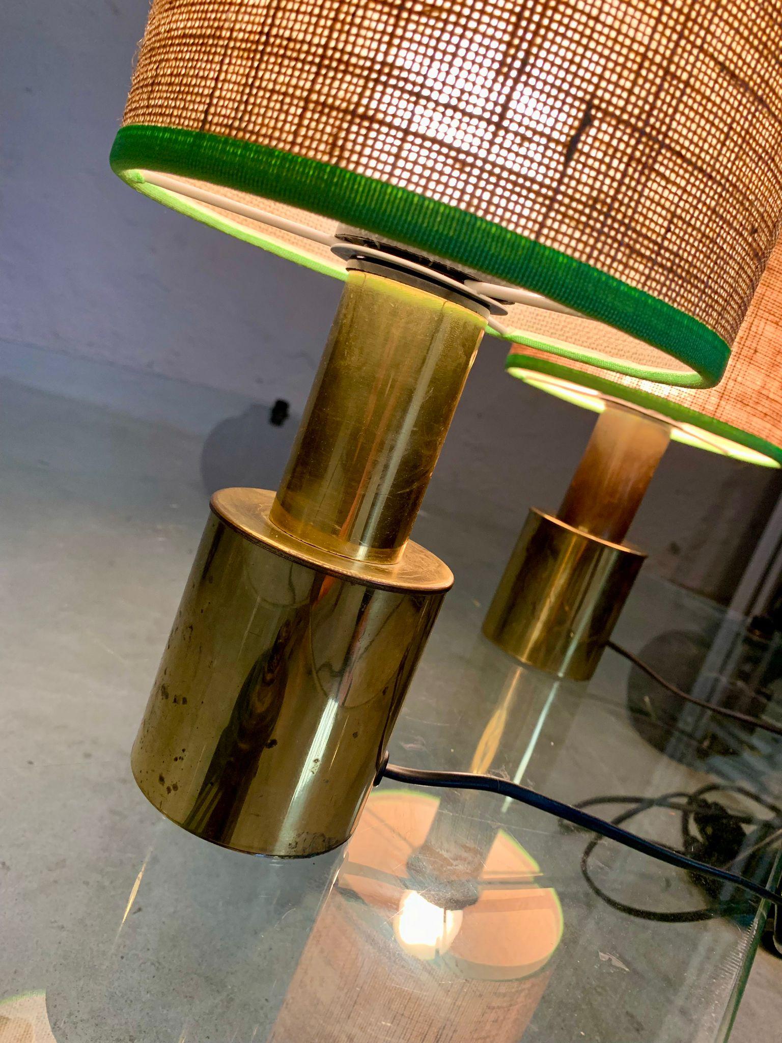 Pair of table lamps with brass structure and straw lampshades, 1970, Italy in vendita 1