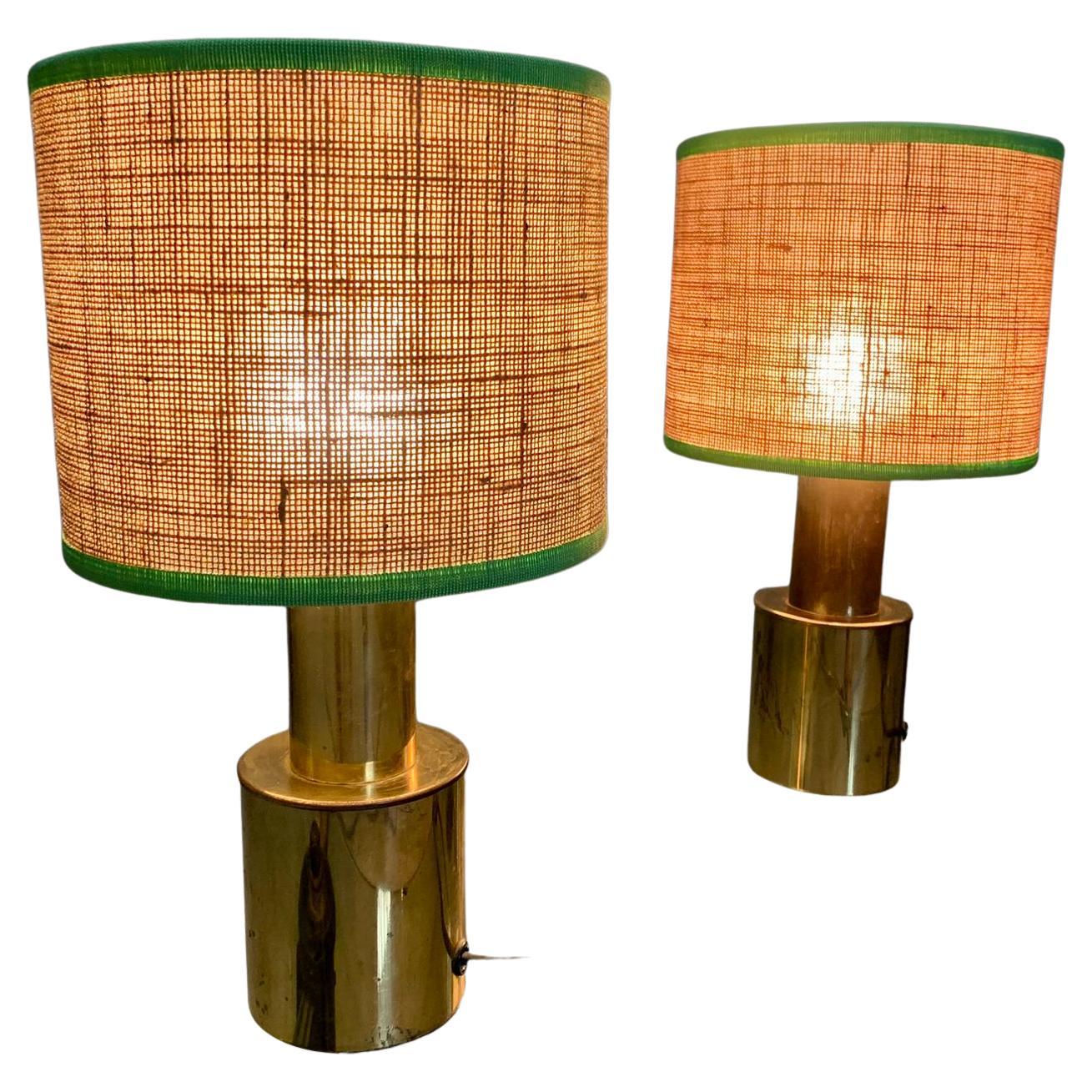 Pair of table lamps with brass structure and straw lampshades, 1970, Italy in vendita