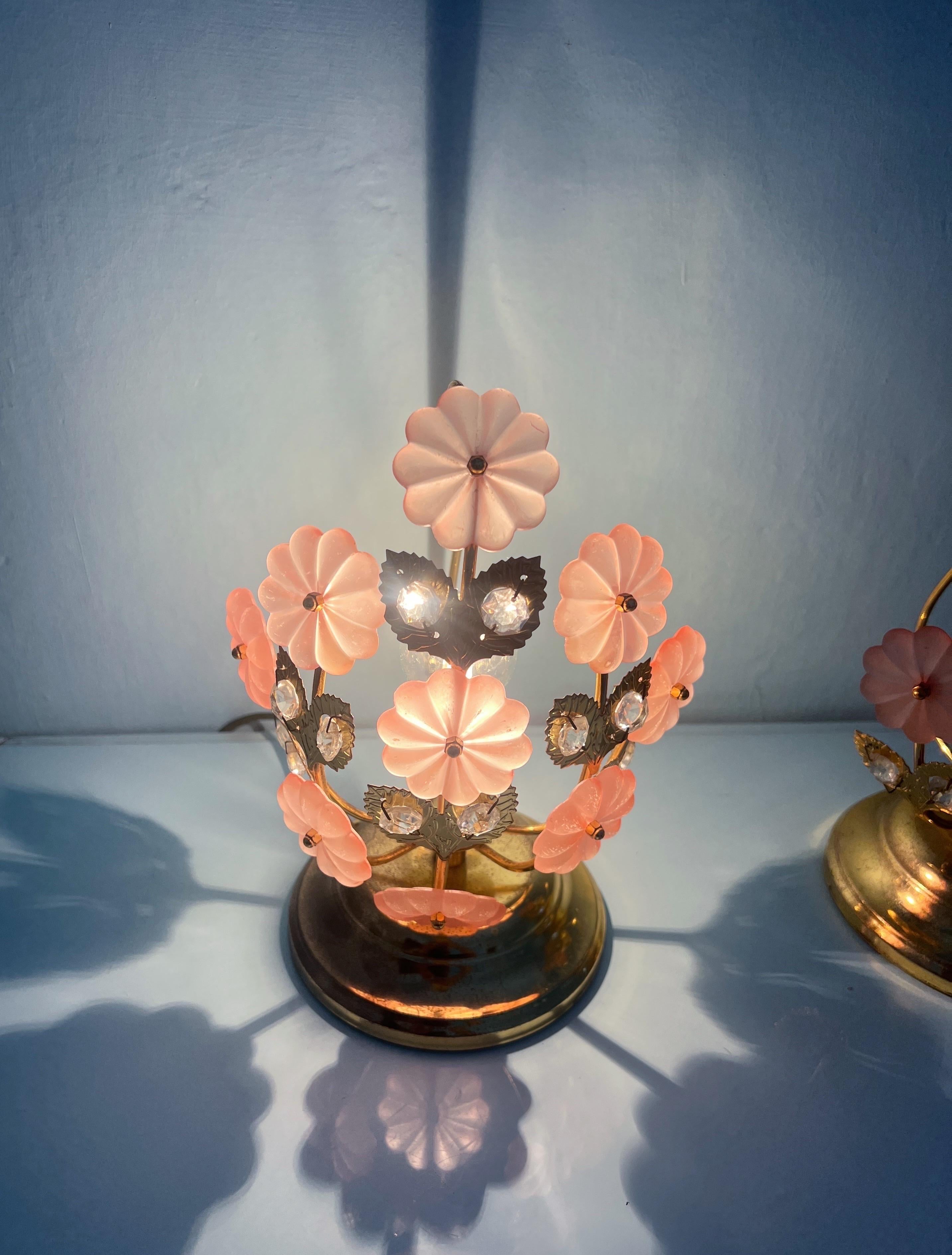 Pair of table lamps with Murano glass flowers by Banci Florence Italy 1970 In Good Condition For Sale In Palermo, PA