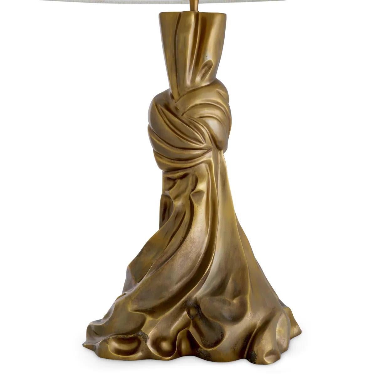 Laiton Paire de lampes de table en laiton patiné, abat-jour en lin. en vente