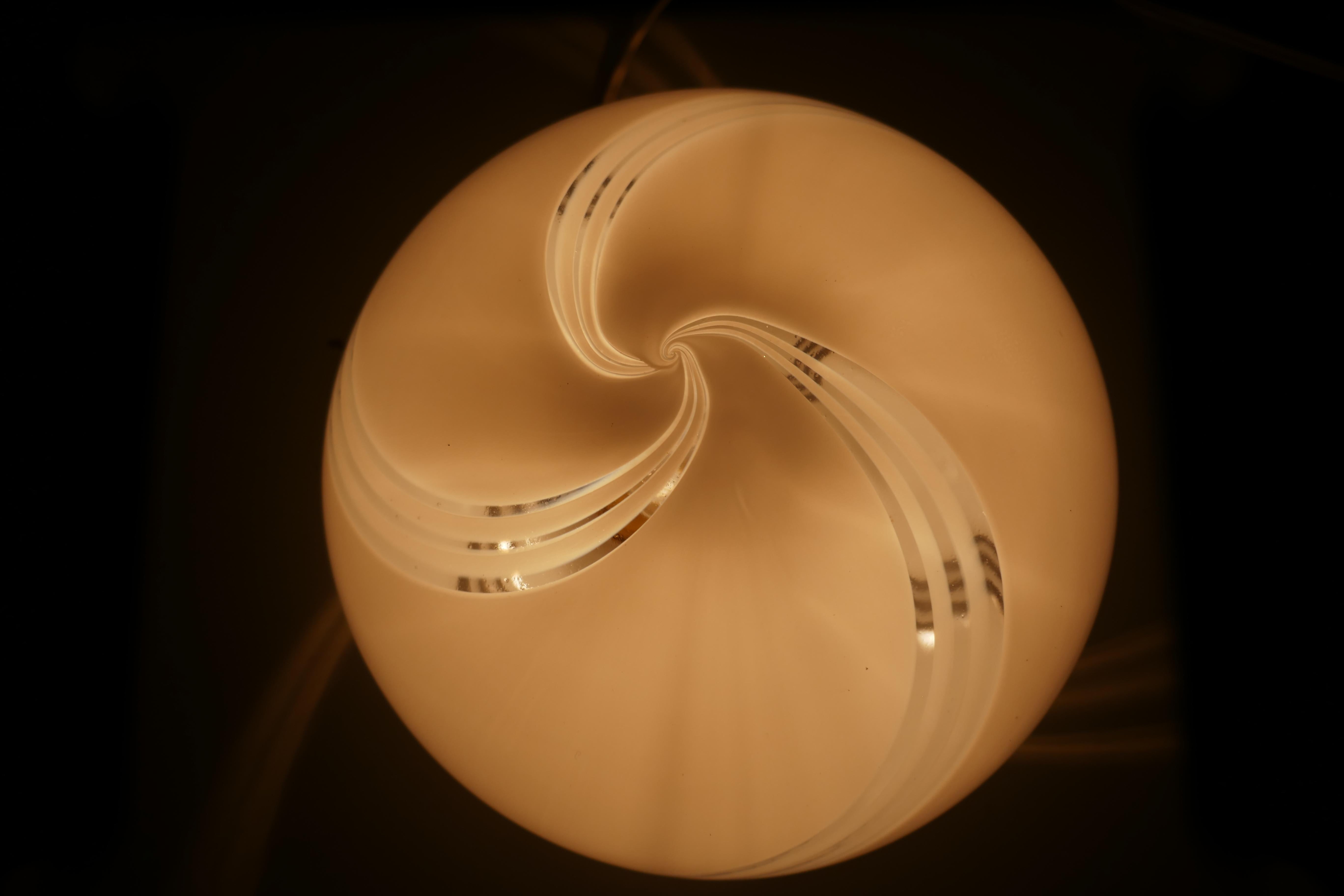 Par de lámparas de mesa o mesilla de noche de estilo Venini Murano espiral o vórtice en venta 8