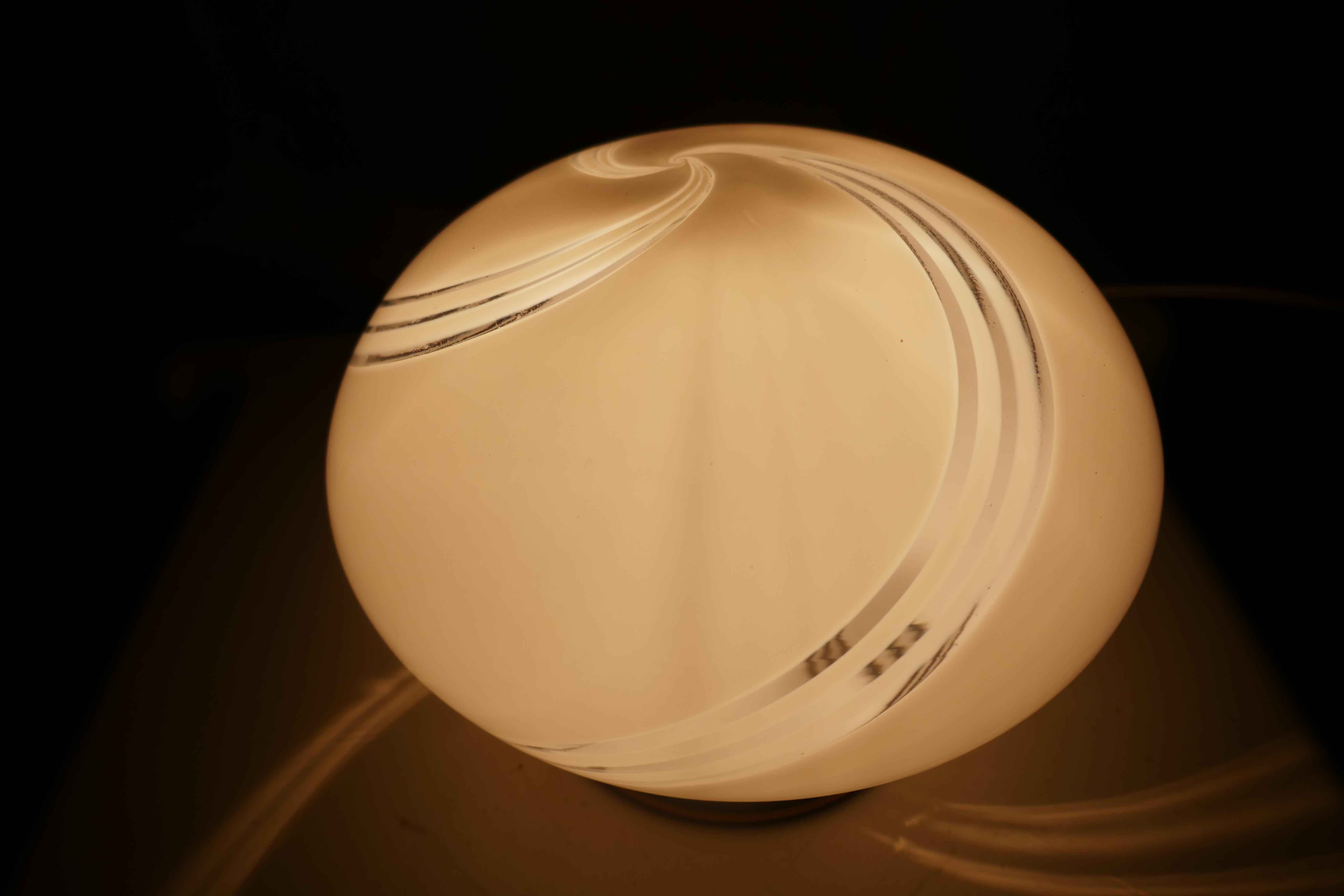 Par de lámparas de mesa o mesilla de noche de estilo Venini Murano espiral o vórtice en venta 9