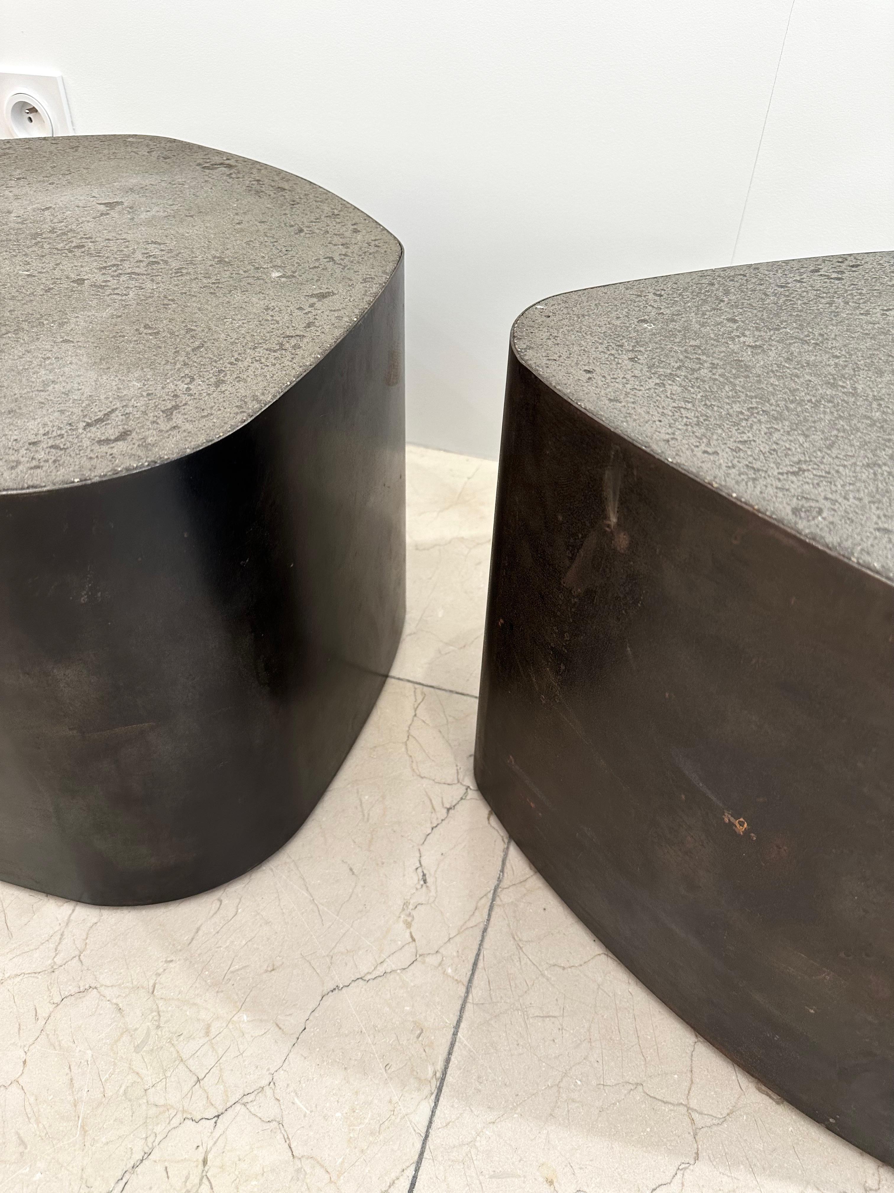 Contemporary brutalist creation Set of 2 or pair of coffee cocktail side end low tables in steel patinated metal and concrete top by the french designer artist Stéphane Ducatteau, sign and dated 2008.

Measurements in description indicated table