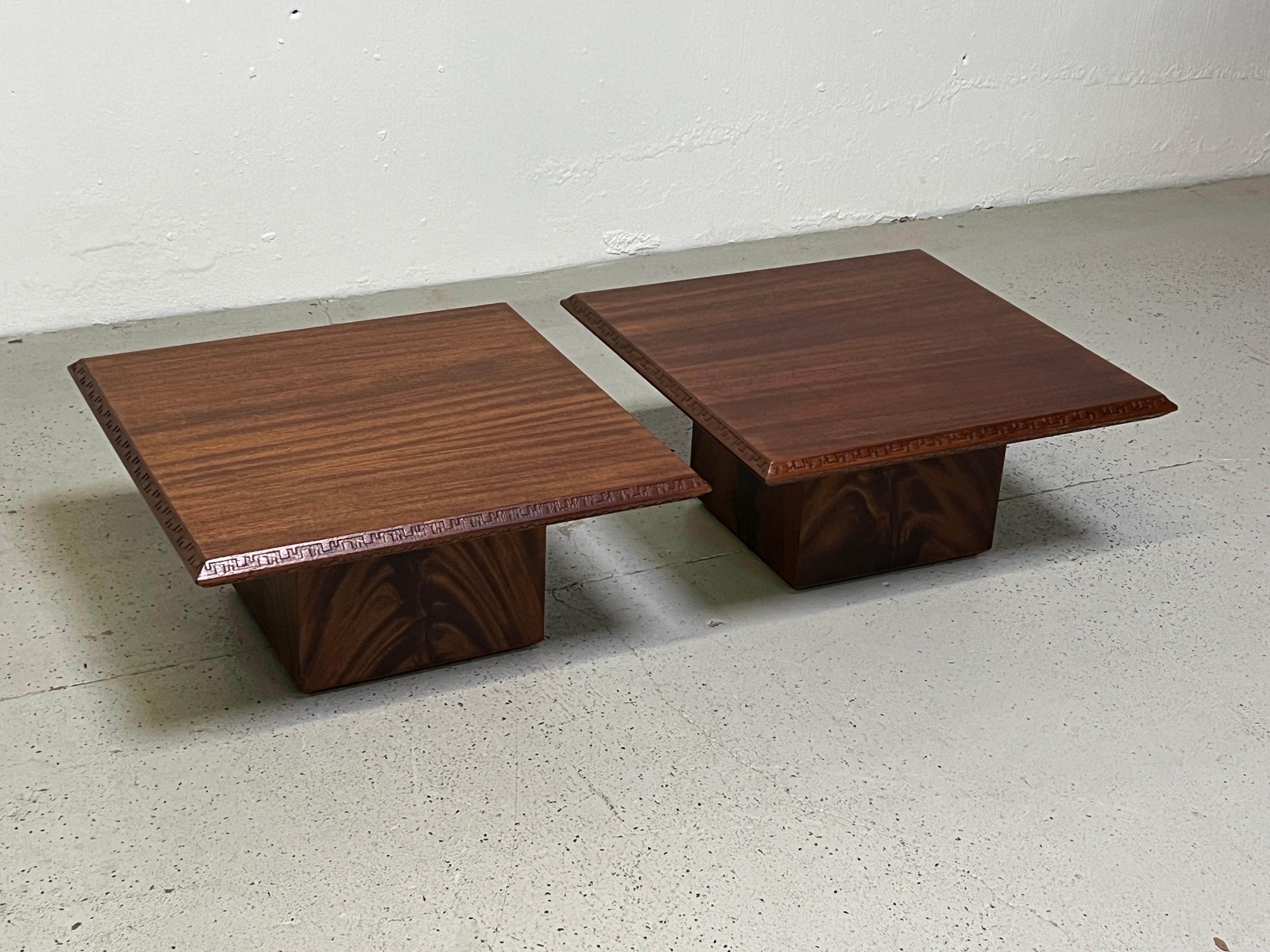 Ein Paar Tische von Frank Lloyd Wright für Henredon (Mitte des 20. Jahrhunderts) im Angebot