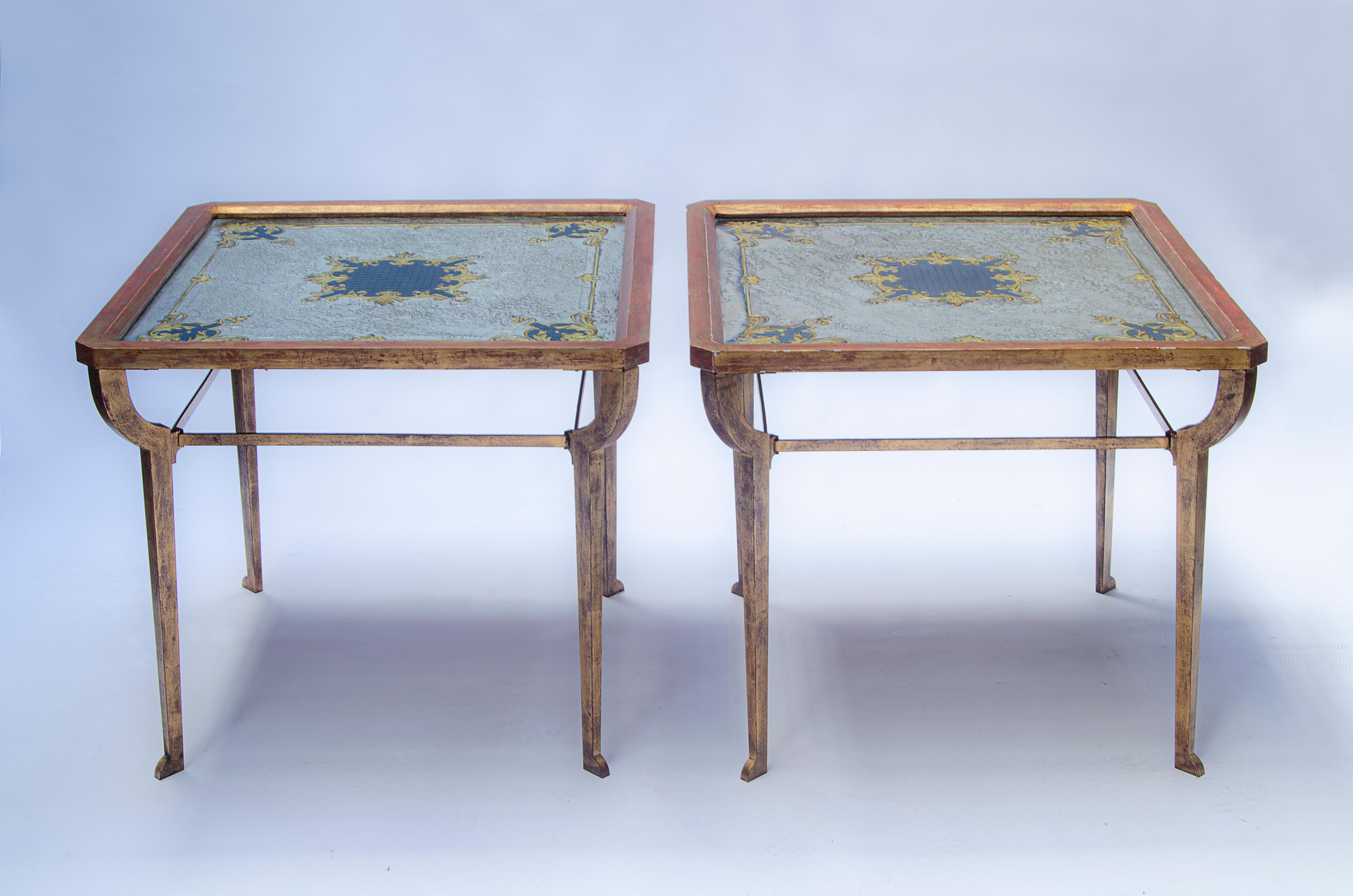 Paire de tables conçues par Marc Du Plantier (1901-1975). Structure en fer avec finition à la feuille d'or, plateau en verre miroir avec cadre en bois également avec finition à la feuille d'or.

France,  CIRCA 1940.