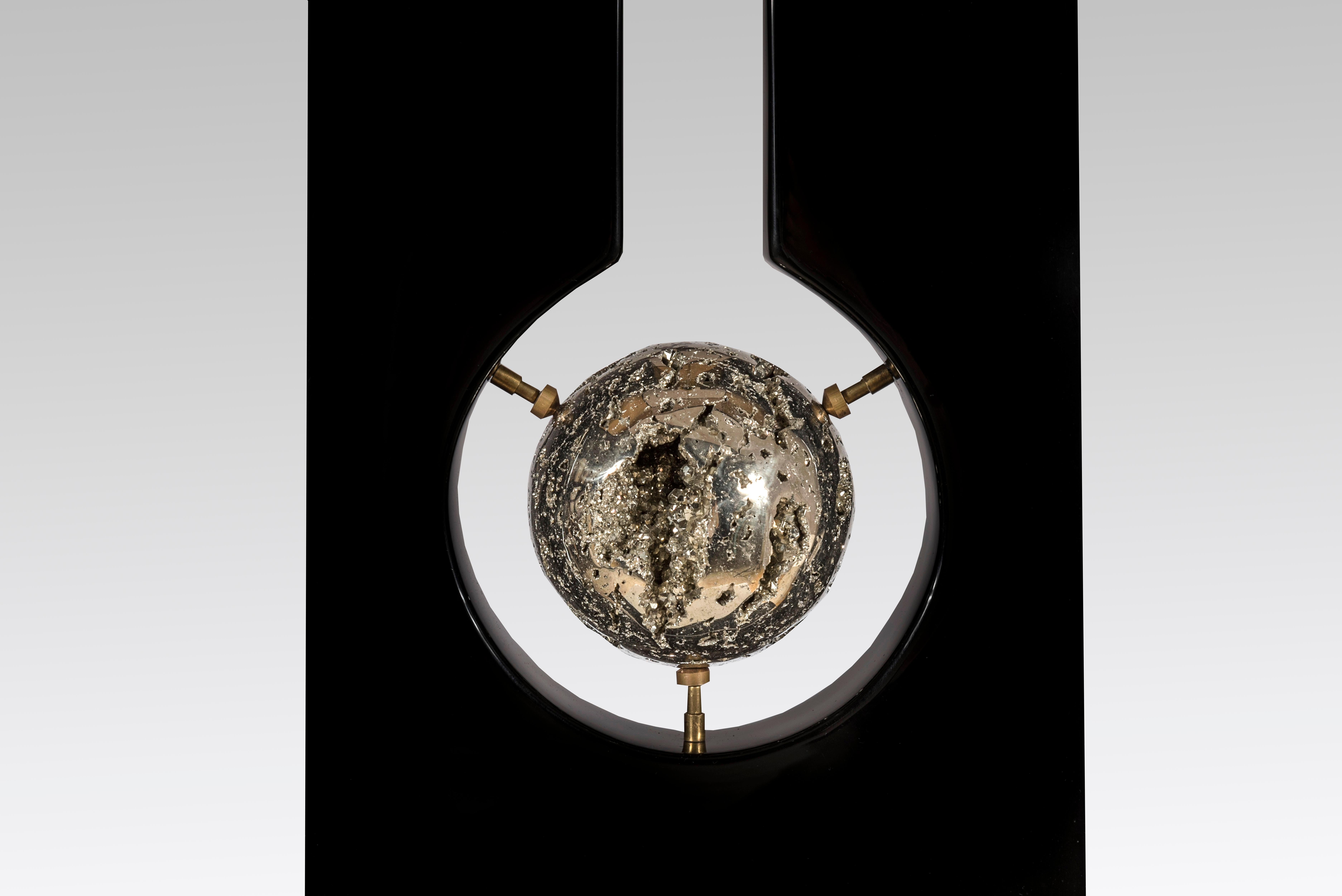 Paire de lampes de bureau en résine noire et sphère en pyrite par Stan Usel en vente 2