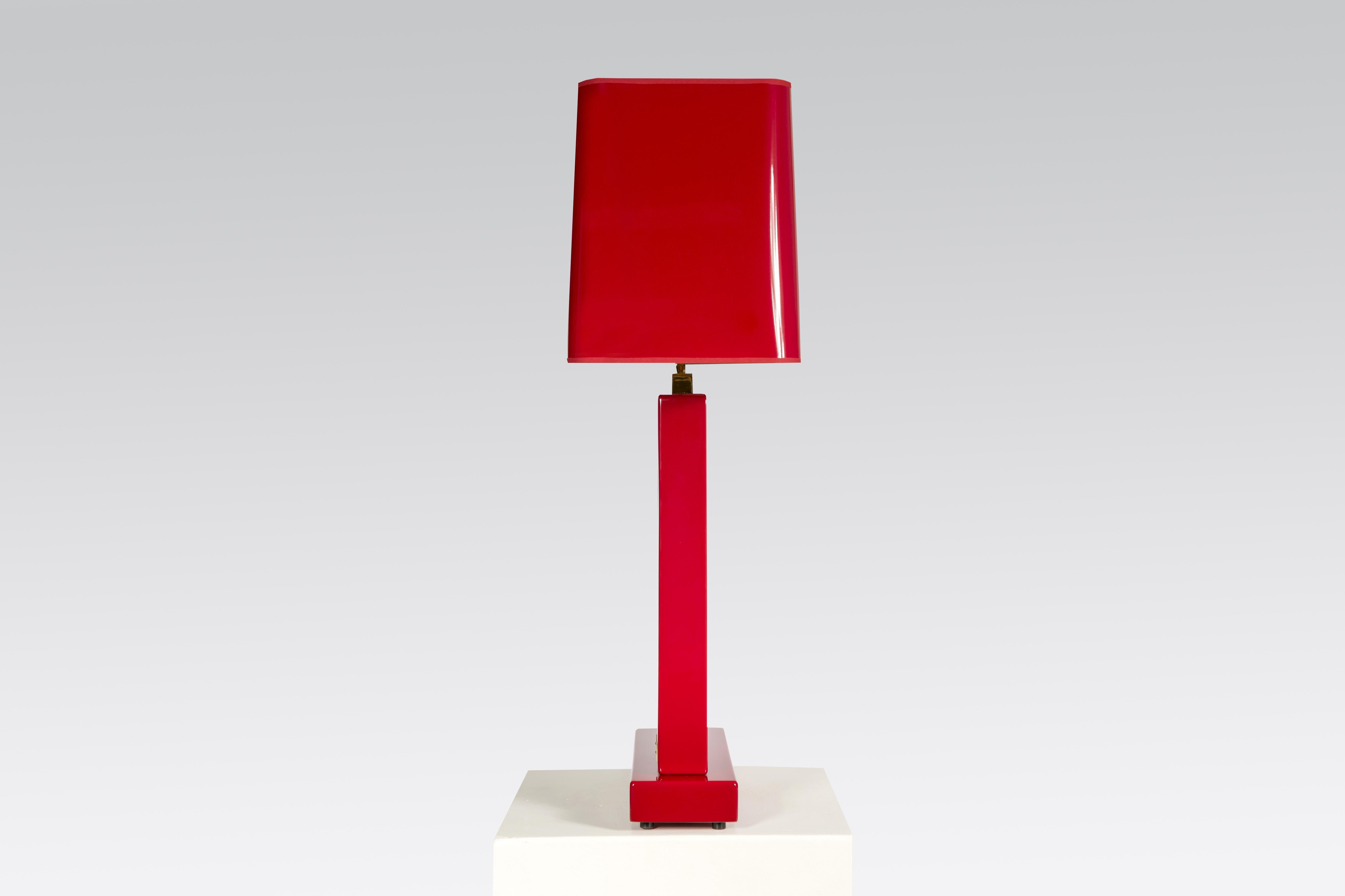 Mid-Century Modern Paire de lampes de bureau en résine rouge et agate par Stan Usel en vente
