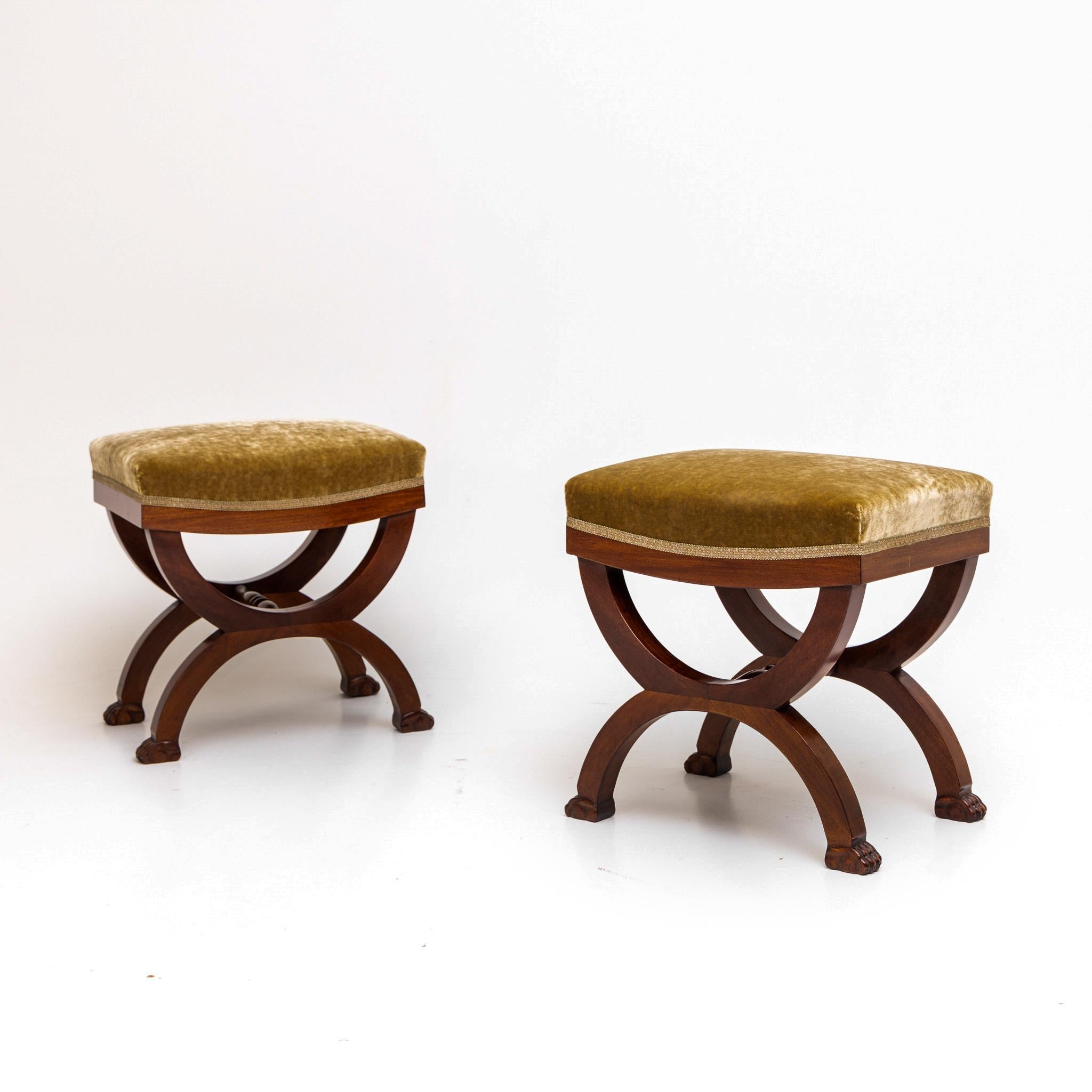 Pair of tabourets with x-shaped frames on lion paws and balustraded intermediate strut. The stools were newly covered with a golden velvet.